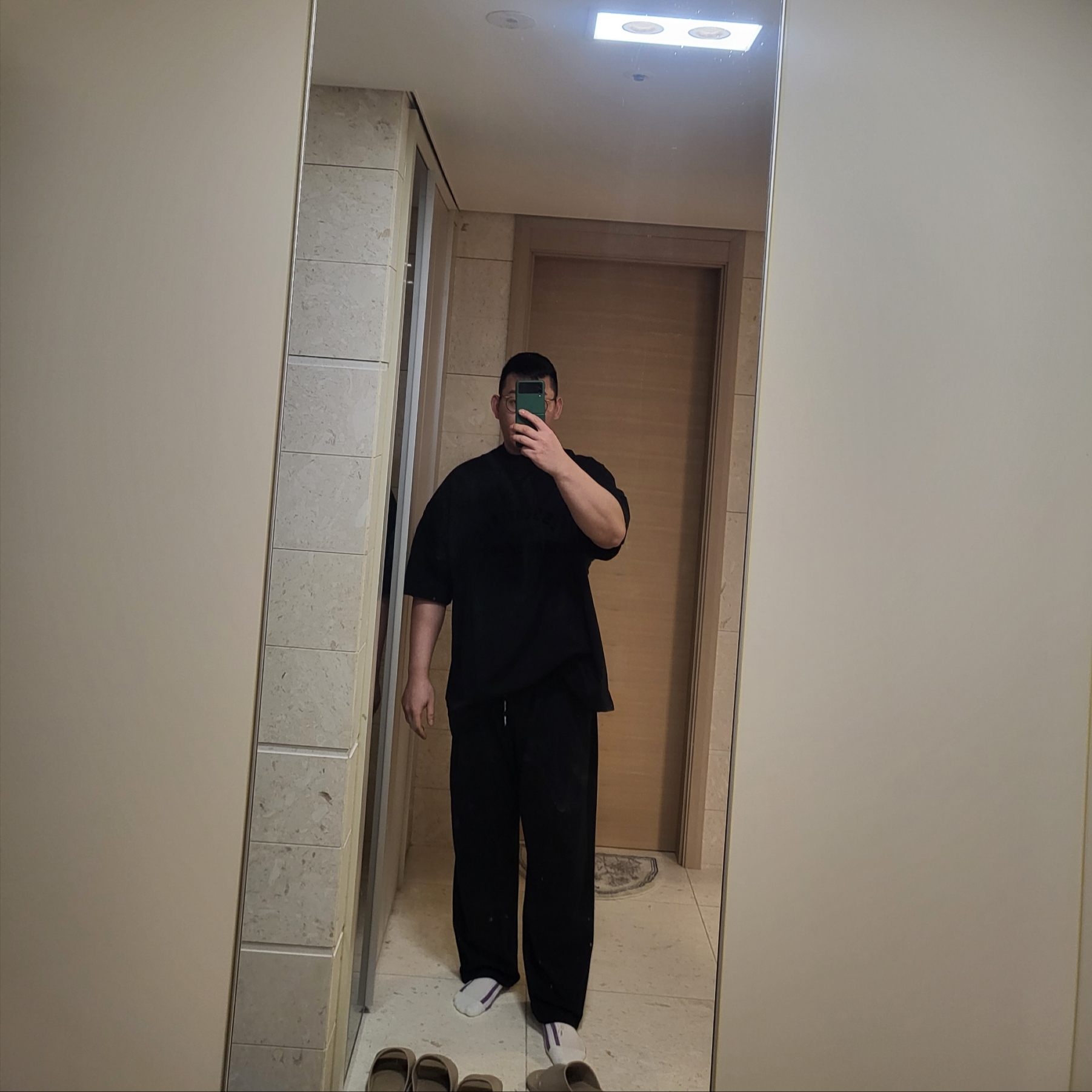 Essentials The Black Collection T-Shirt Black - 23SS 착용 스타일 - 2
