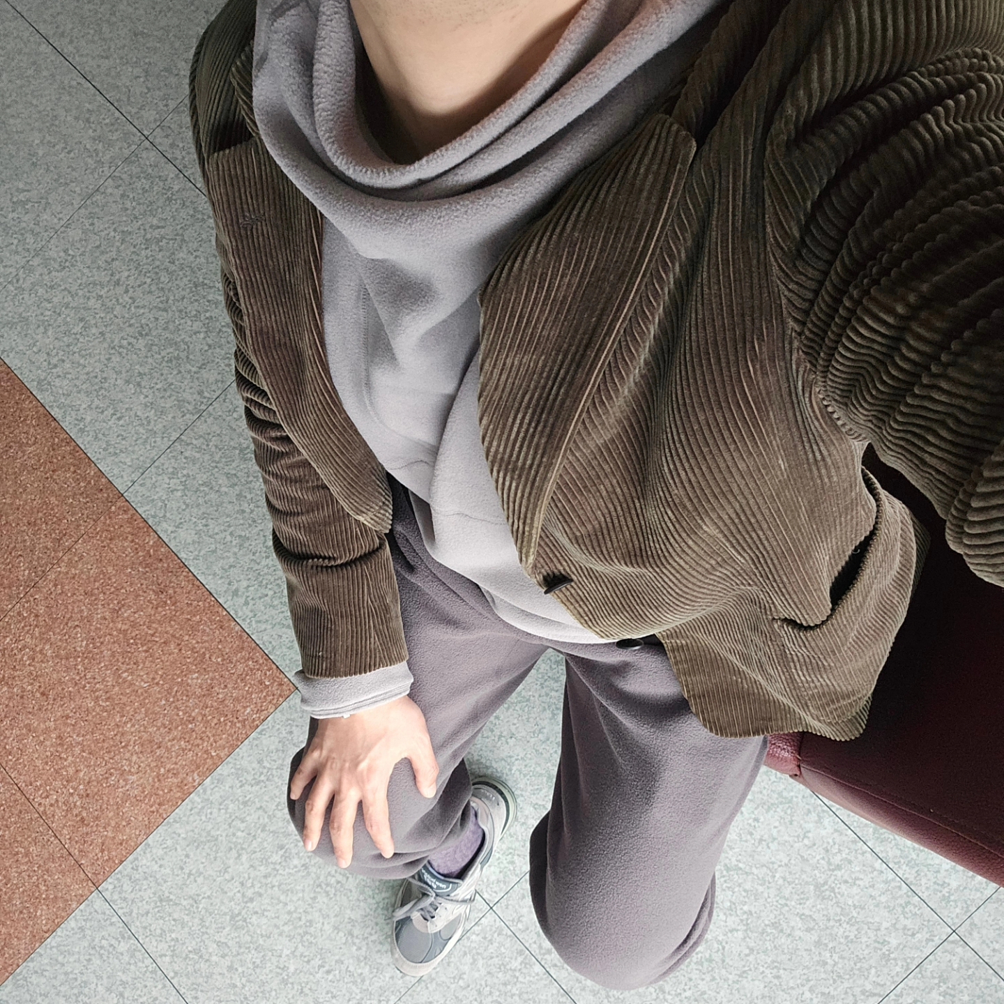 New Balance 991 Made in UK Grey, Nike ACG Polartec Wolf Tree Pullover Hoodie Moon Fossil - Asia 착용 스타일 - 4
