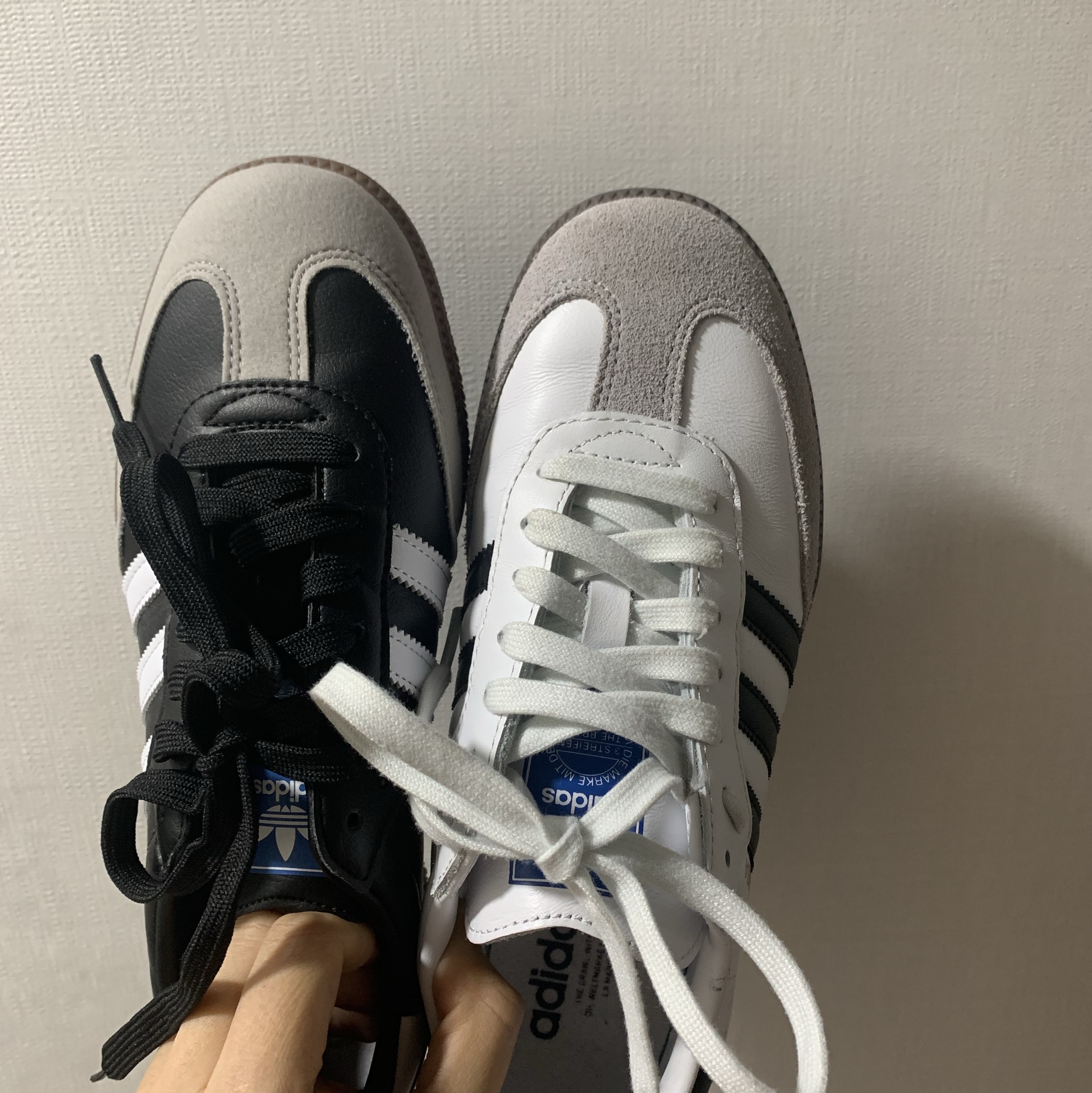 Adidas Samba Vegan Black White 착용 스타일 - 2