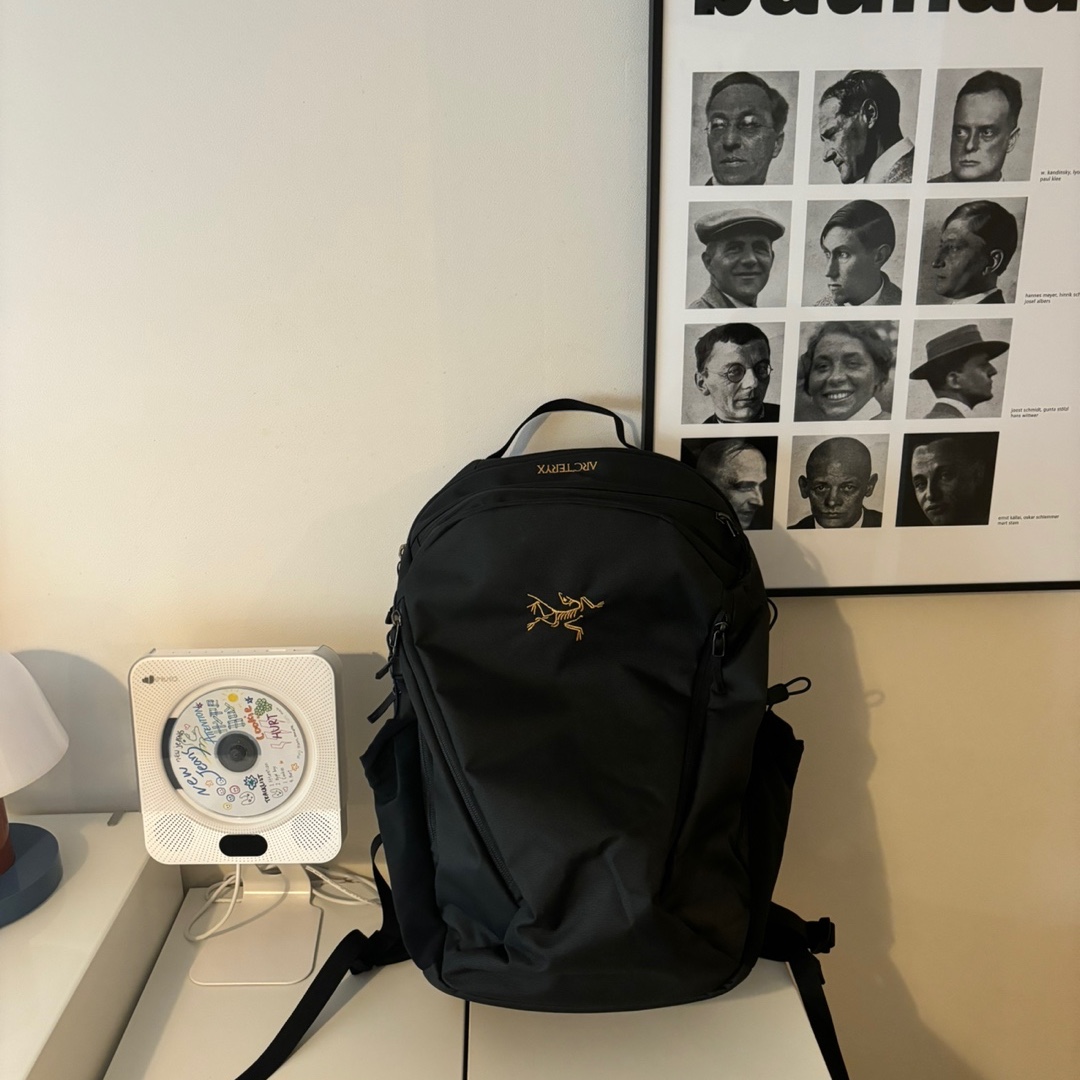 Arc'teryx Mantis 26 Backpack Black 착용 스타일