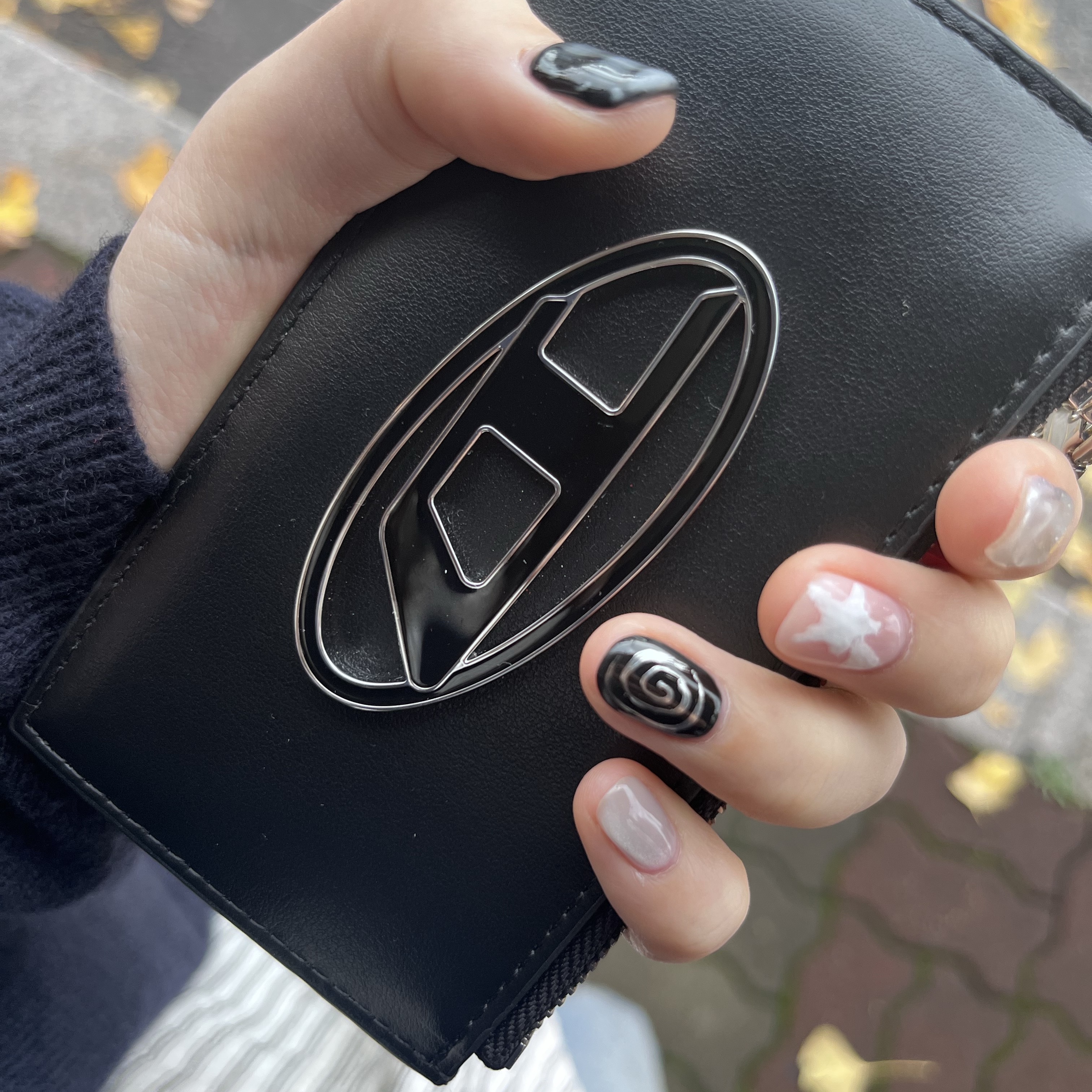 Diesel Paoulina Zipped Card Holder with Logo Black 착용 스타일