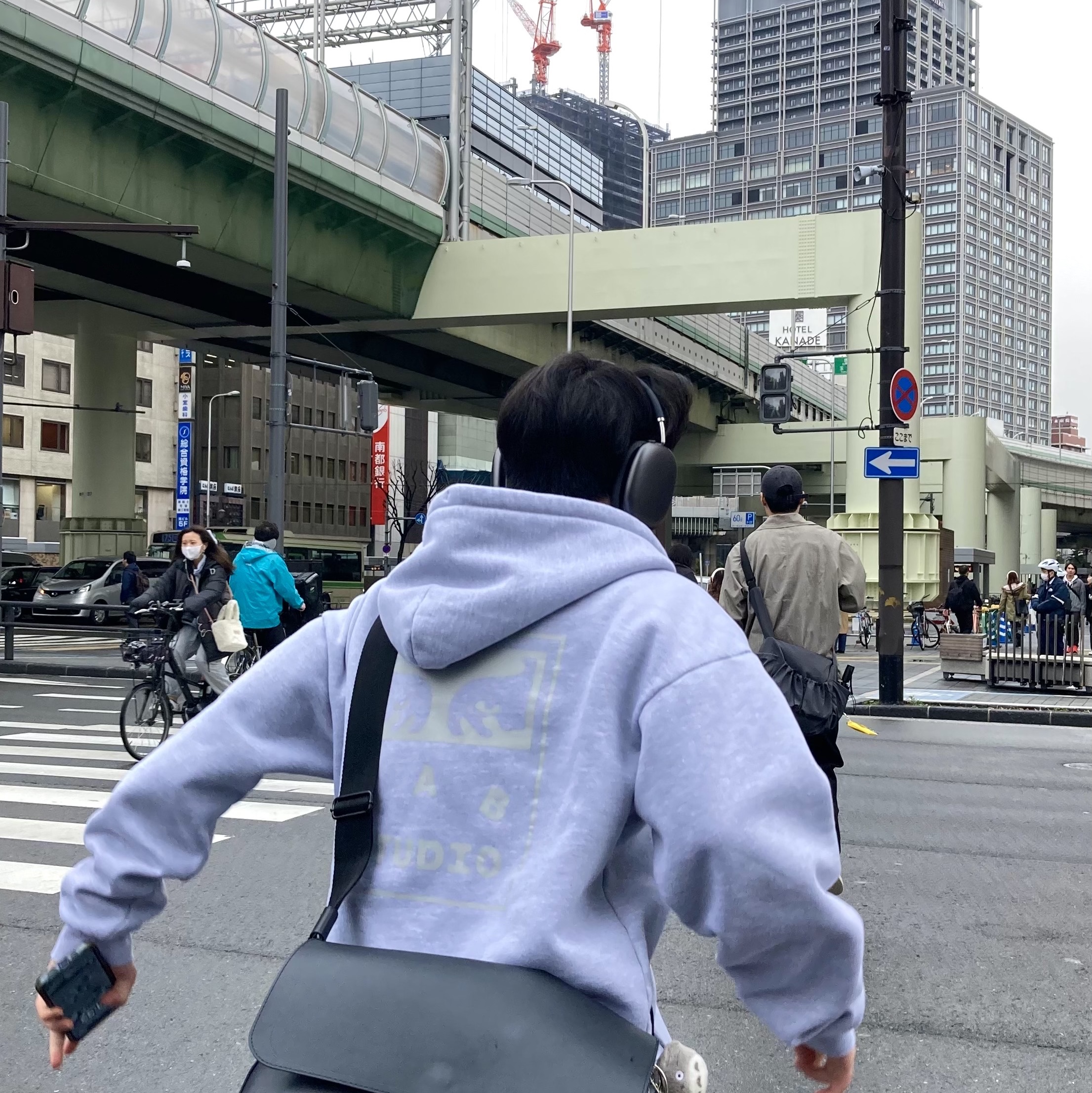 Apple AirPods Max Lightning Space Gray (Korean Ver.), IAB Studio x Obey Icon Extra Heavy Zip Hoodie Grey Heather 착용 스타일 - 1