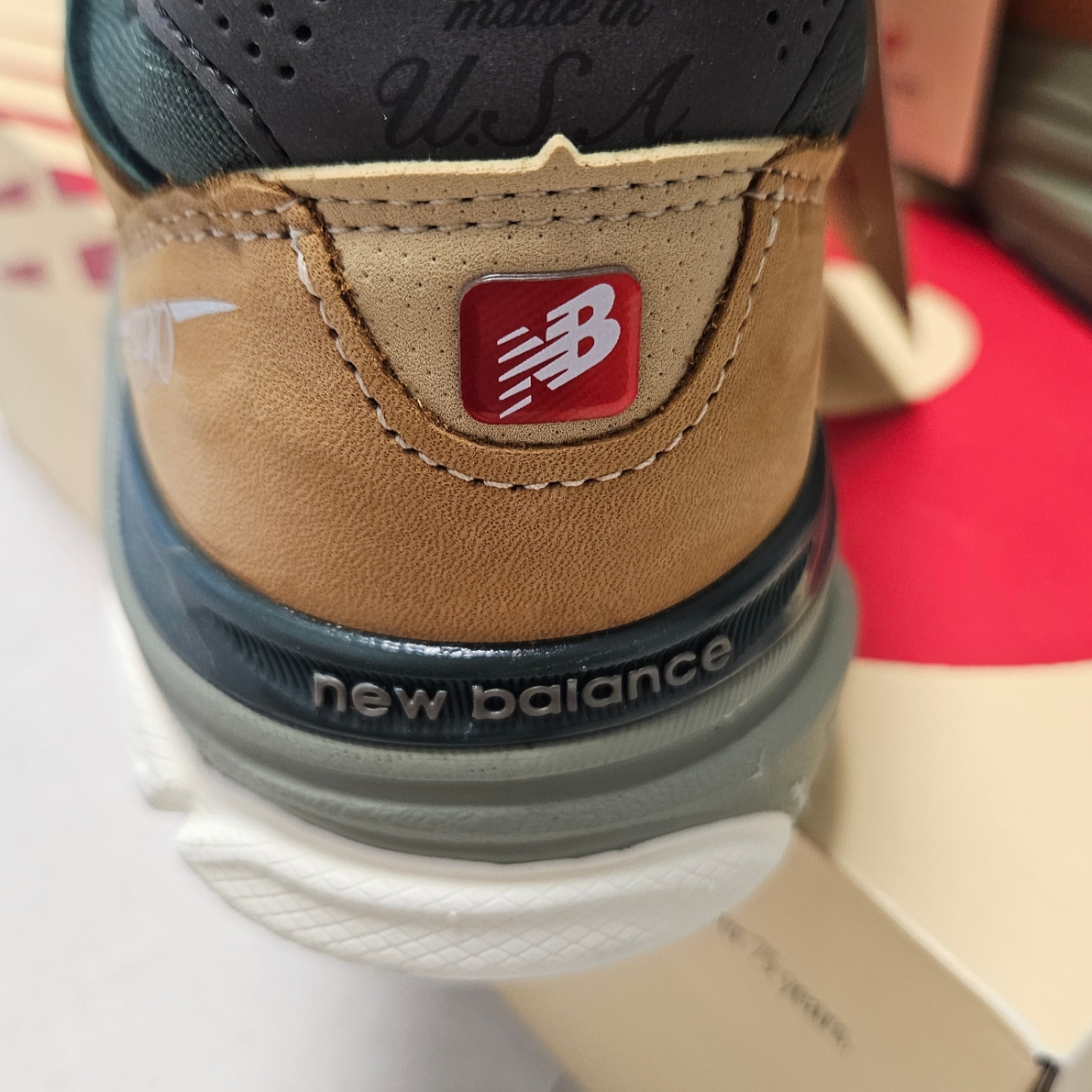 New Balance 990v3 Made in USA Tan Green 착용 스타일 - 3