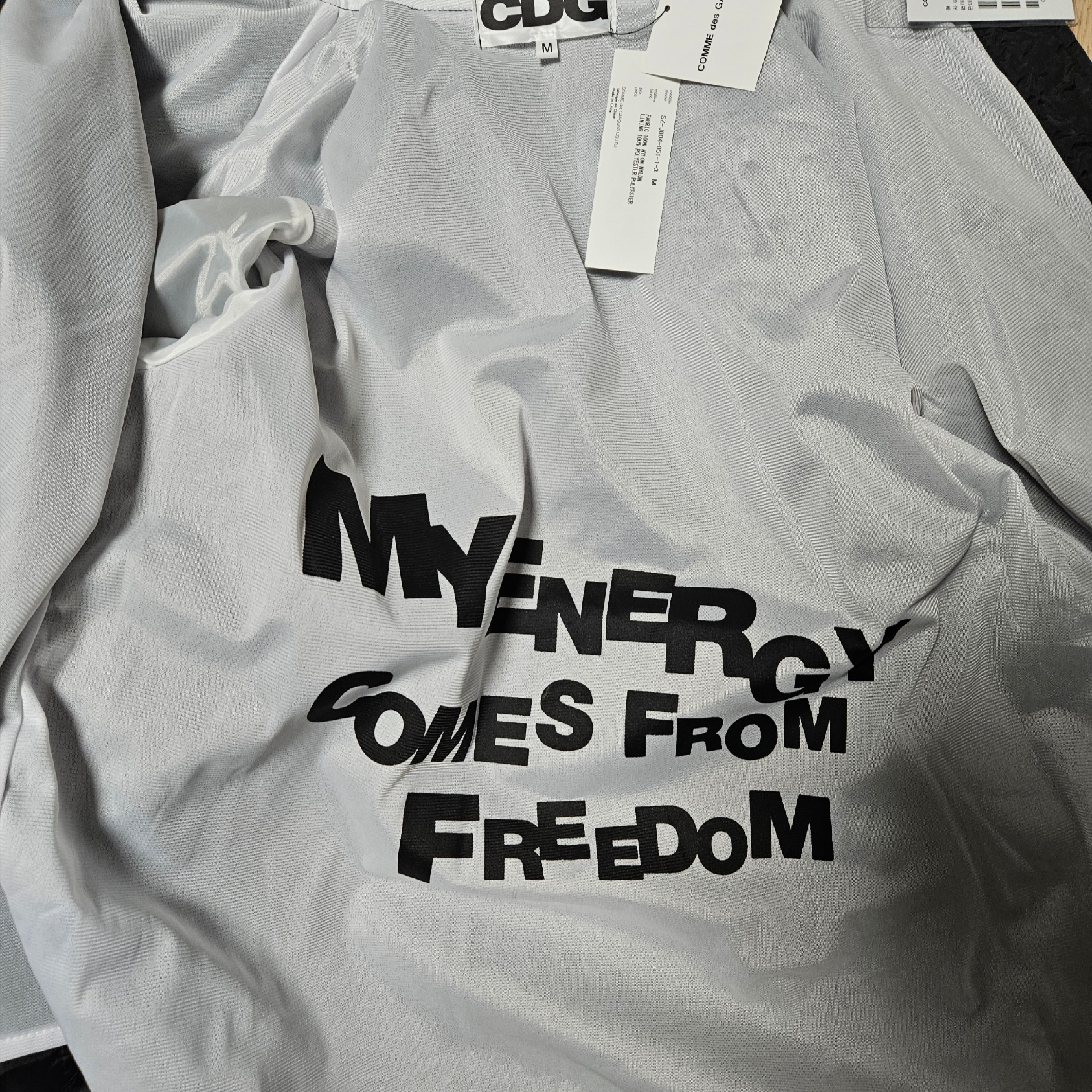 CDG Logo Coach Jacket Black 착용 스타일 - 2