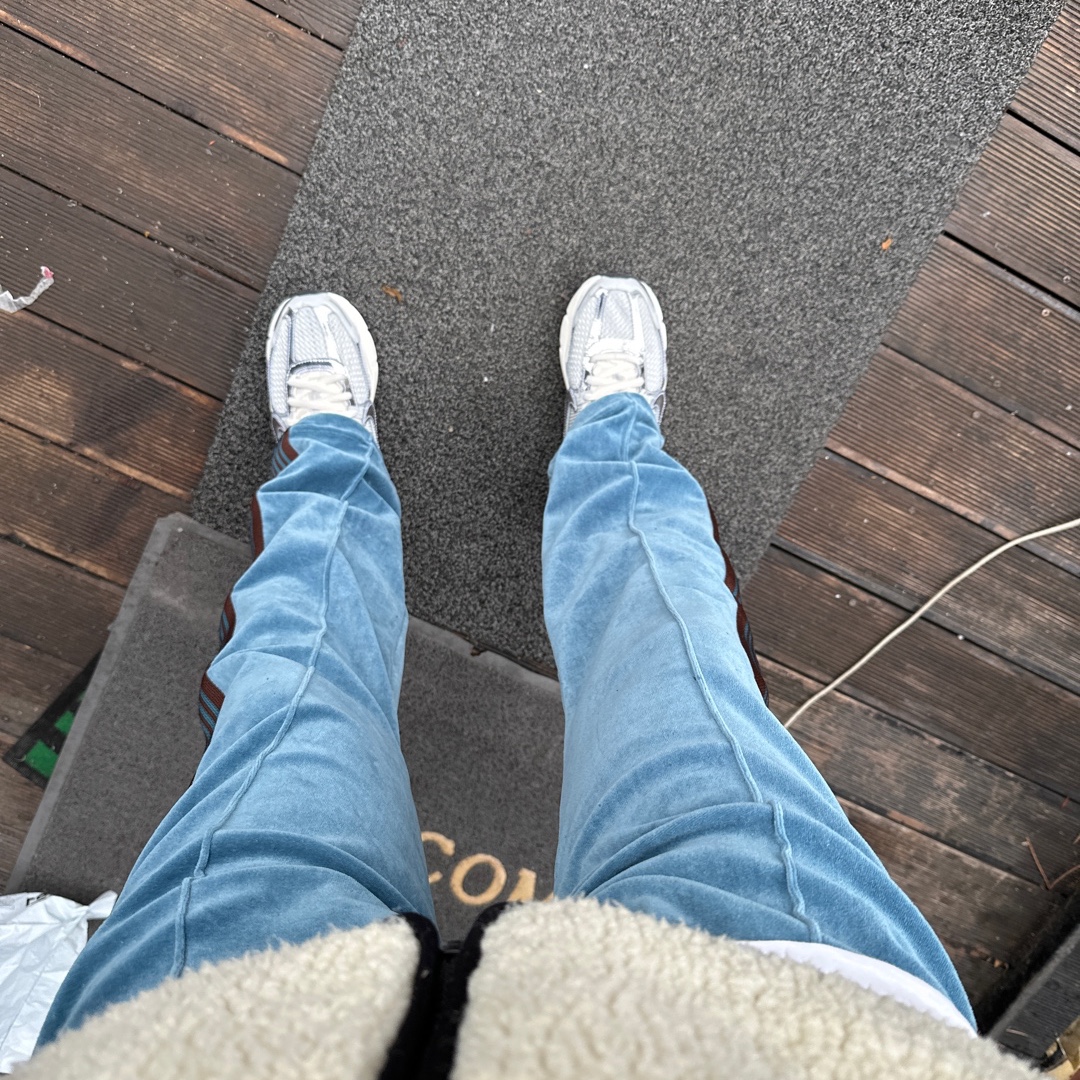 Converse x Feng Chen Wang Chuck 70 Ox 2-in-1 Brown Rice, Needles Narrow Track Pants Velour Blue 착용 스타일 - 6