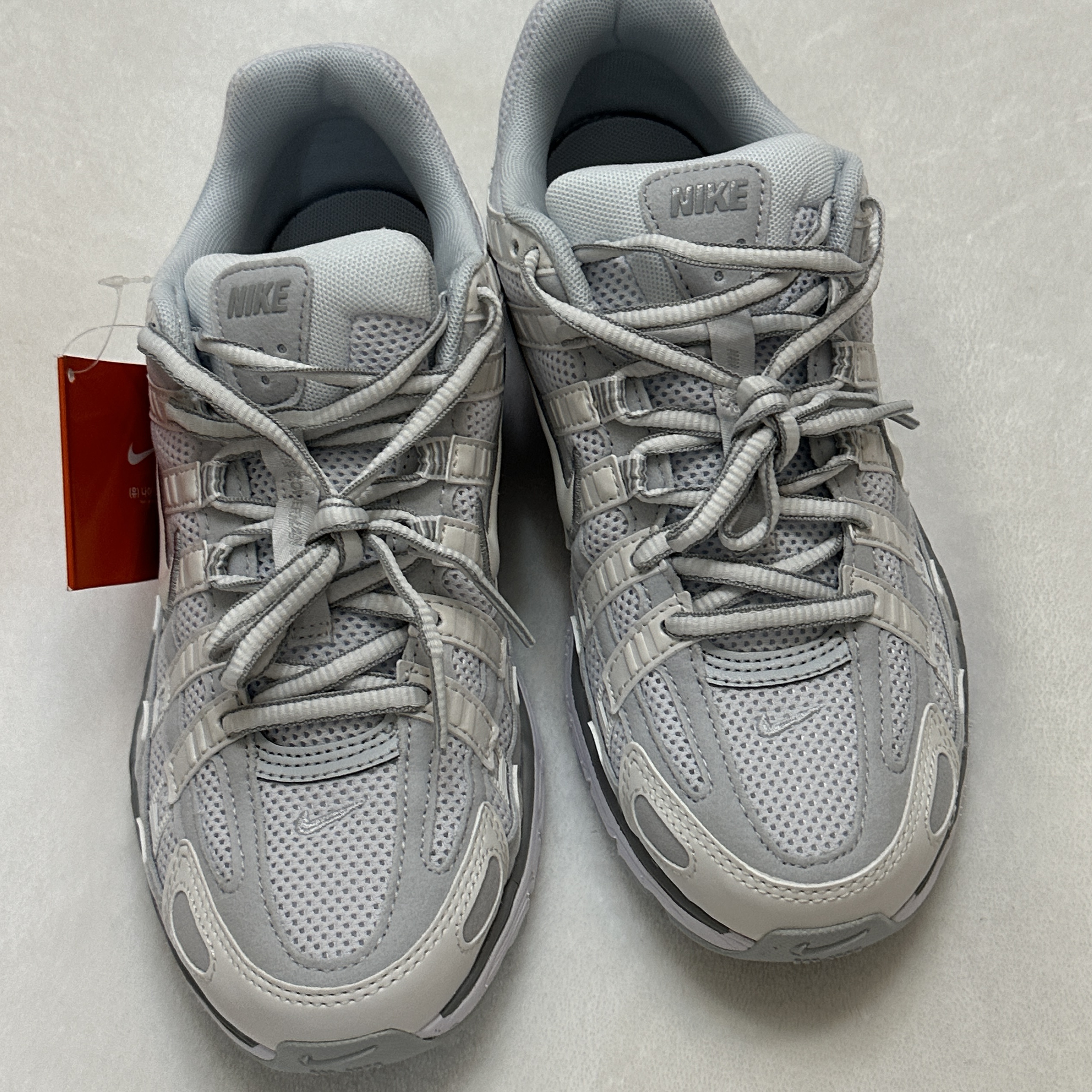 (W) Nike P-6000 White Metallic Silver 착용 스타일 - 5