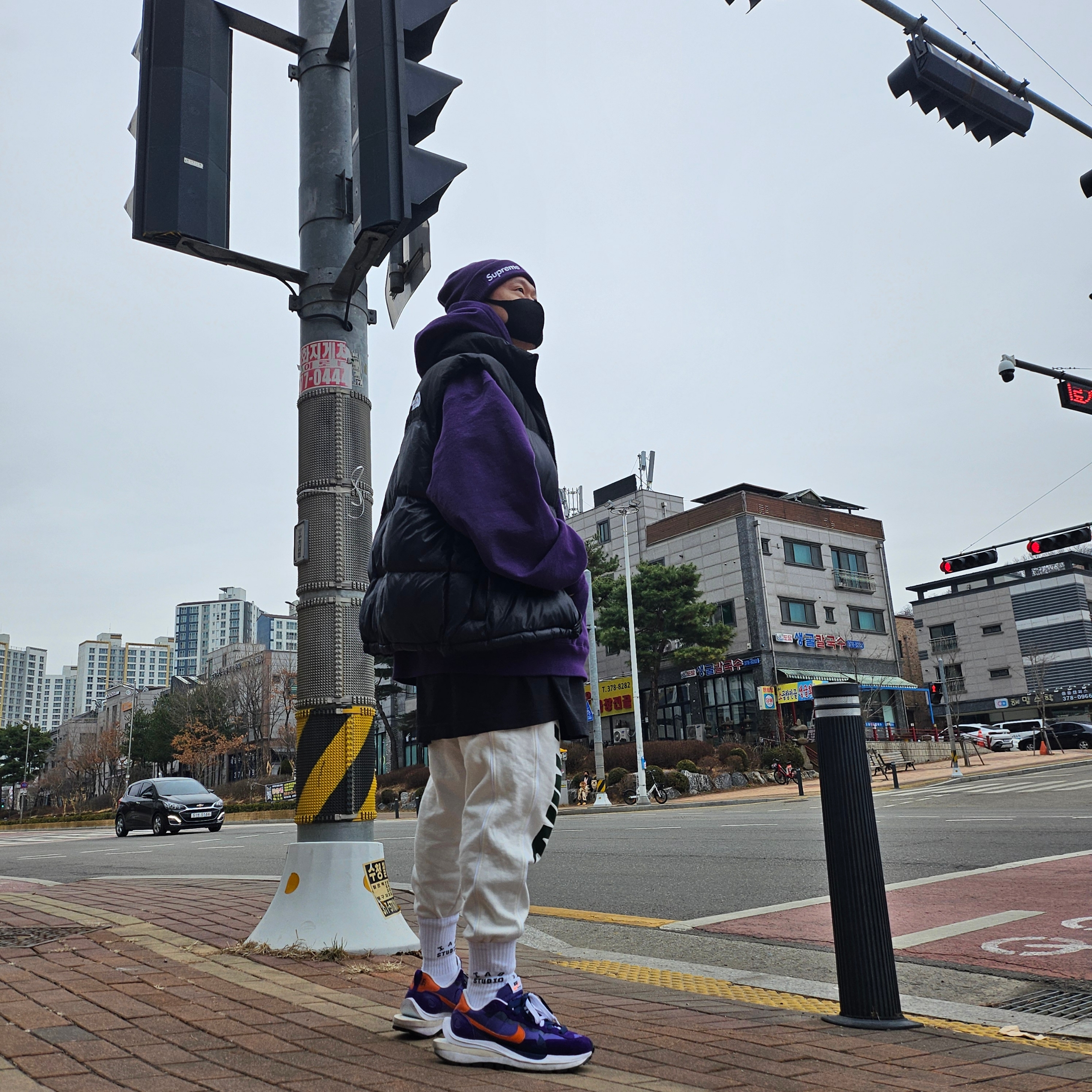 Supreme New Era Box Logo Beanie Dark Purple - 23FW, Supreme Box Logo Hooded Sweatshirt Dark Purple - 23FW 착용 스타일 - 6
