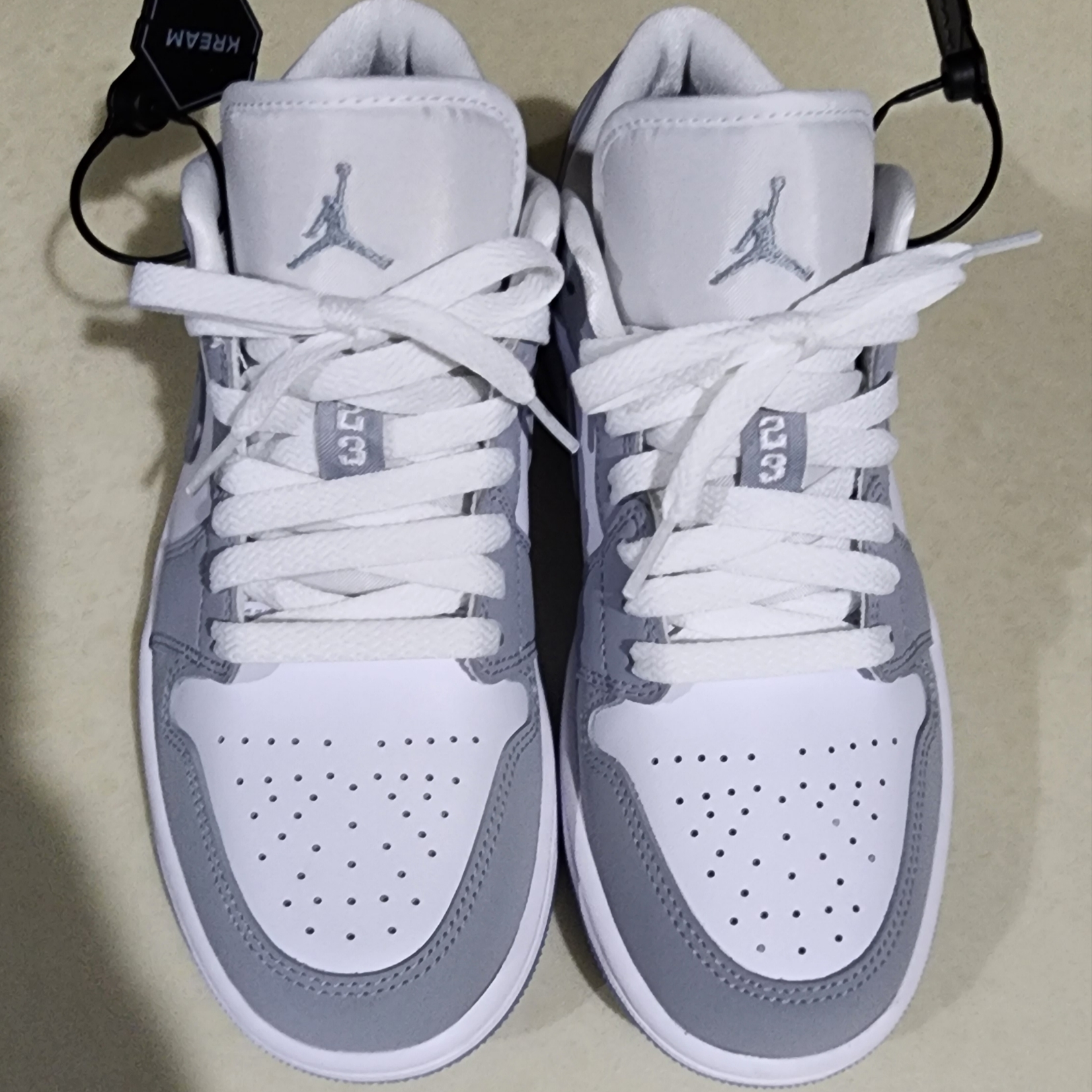 (W) Jordan 1 Low White Wolf Grey 착용 스타일