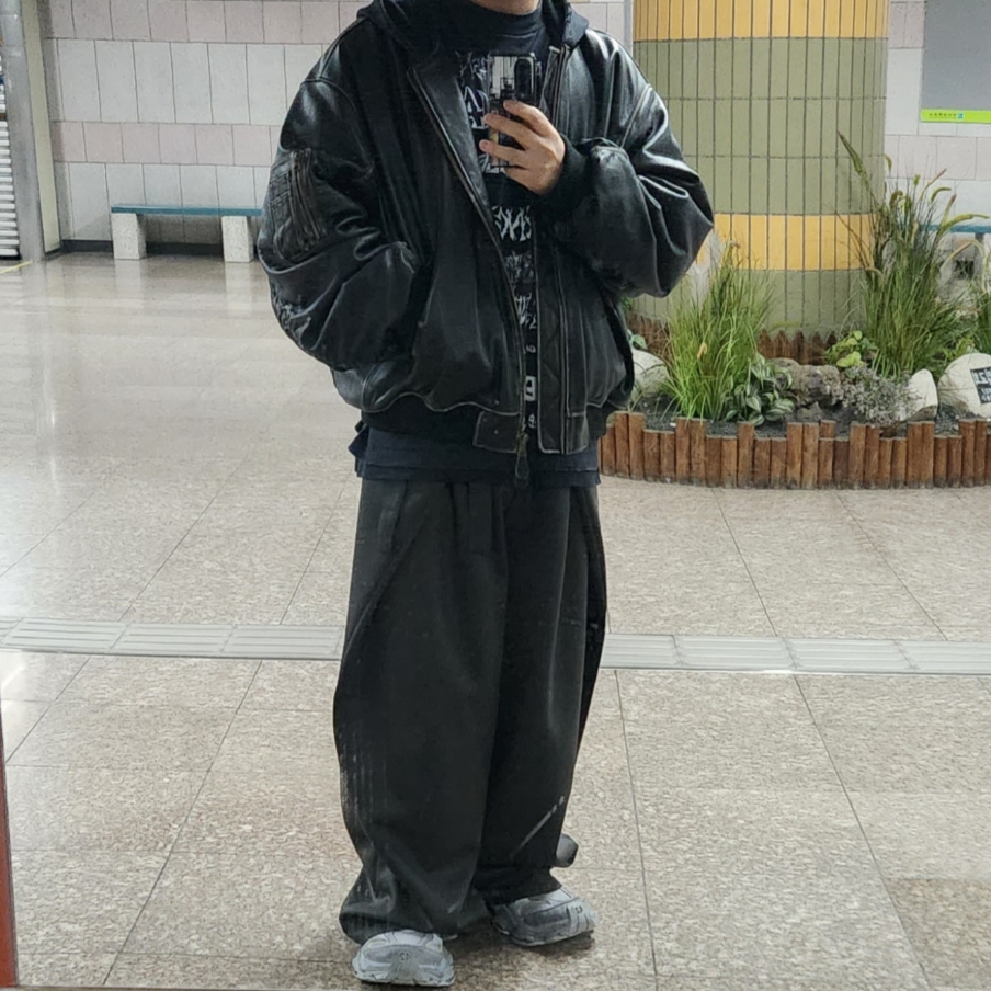 Undermycar Burok Vintage Cowhide Oversized Bomber Antique Bronze - 23FW 착용 스타일