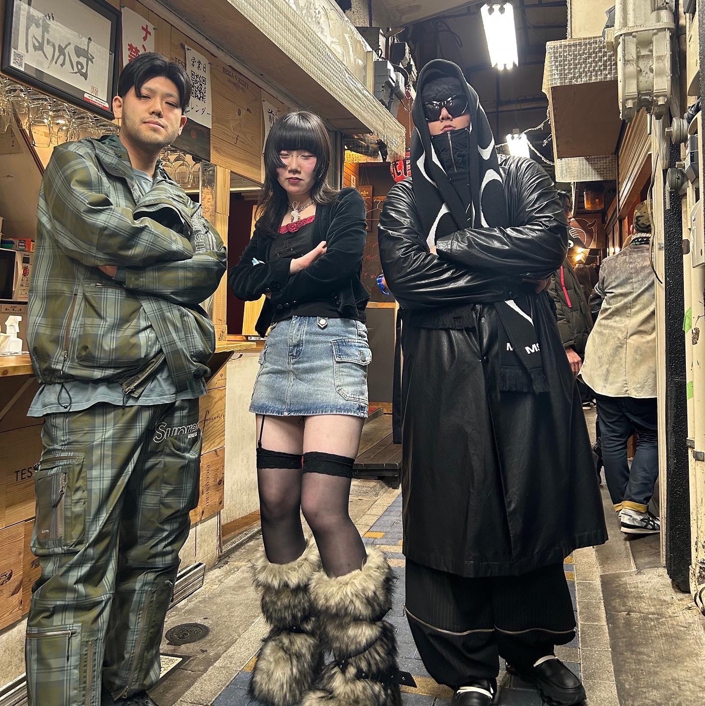 Mischief Rhombus Stadium Scarf Black, Mizuno Wave Prophecy MOC Black 착용 스타일