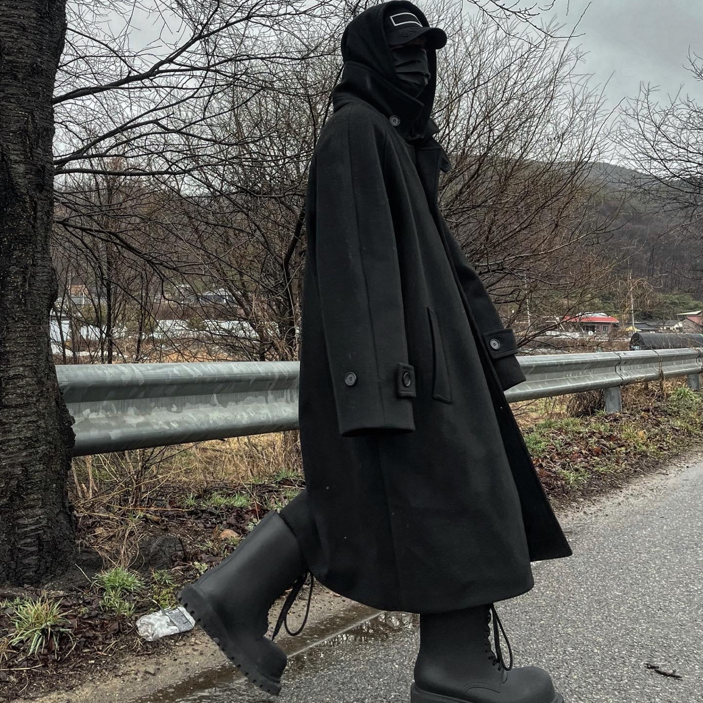 Balenciaga XL Army Boots Full Eva Black 착용 스타일 - 1