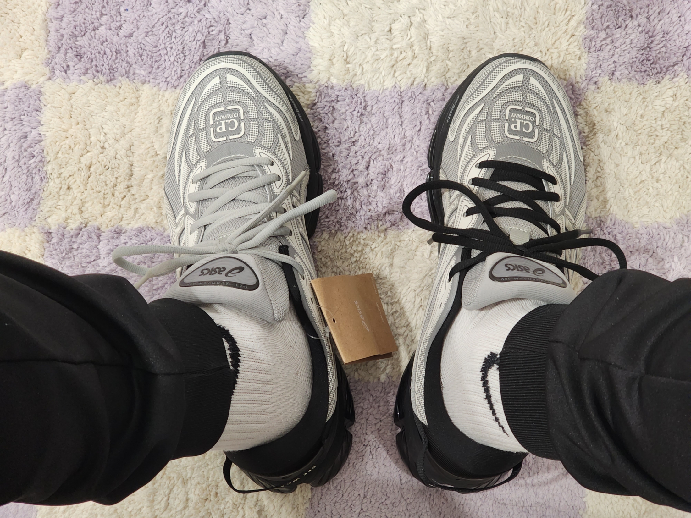 Asics x C.P. Company Gel-Quantum 360 VIII Cement Grey 착용 스타일 - 4
