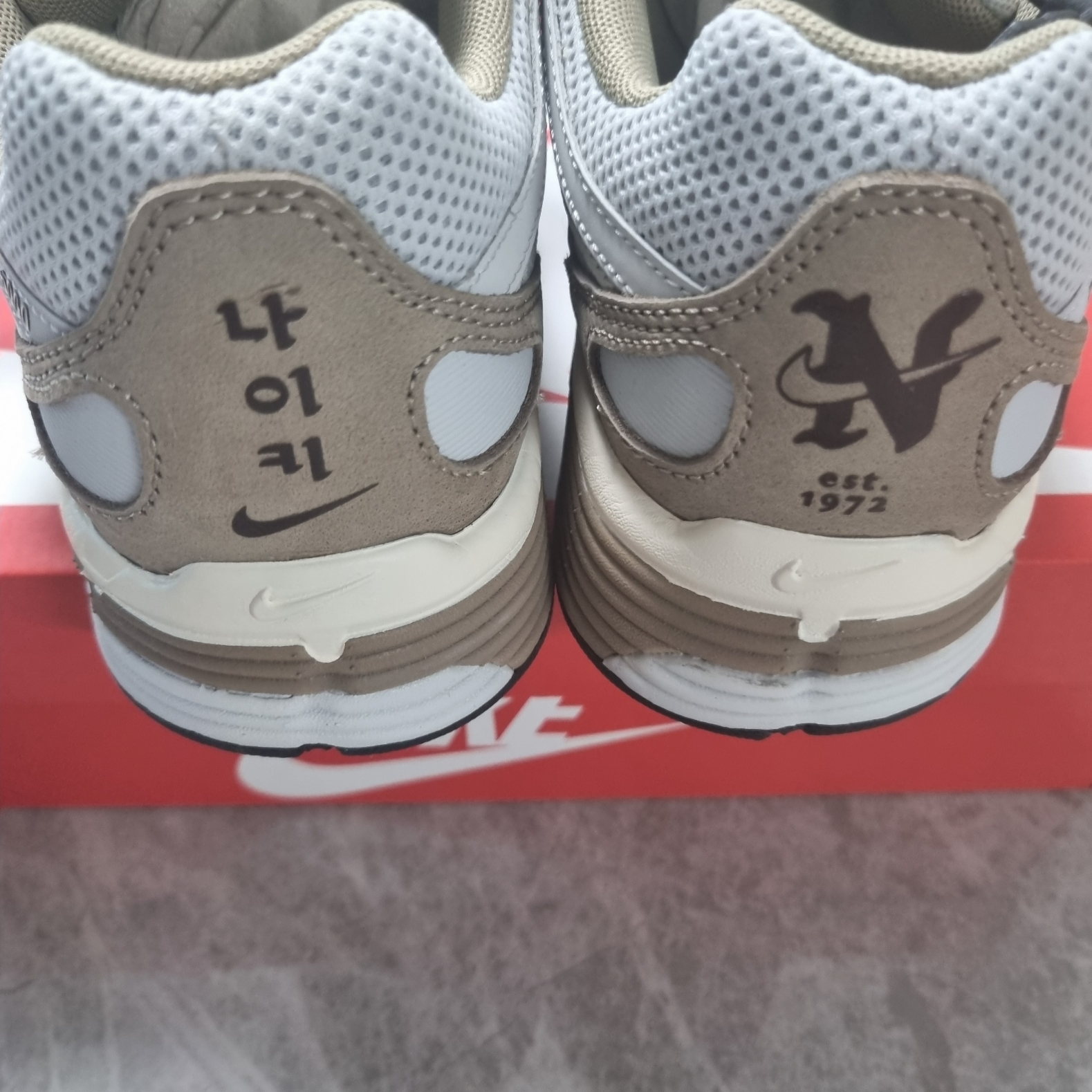 Nike P-6000 PRM Hangul Day Photon Dust Khaki 착용 스타일 - 2