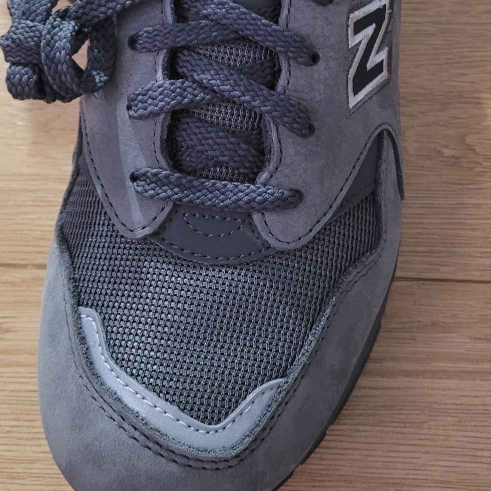 New Balance 1600 Dark Grey 착용 스타일 - 1