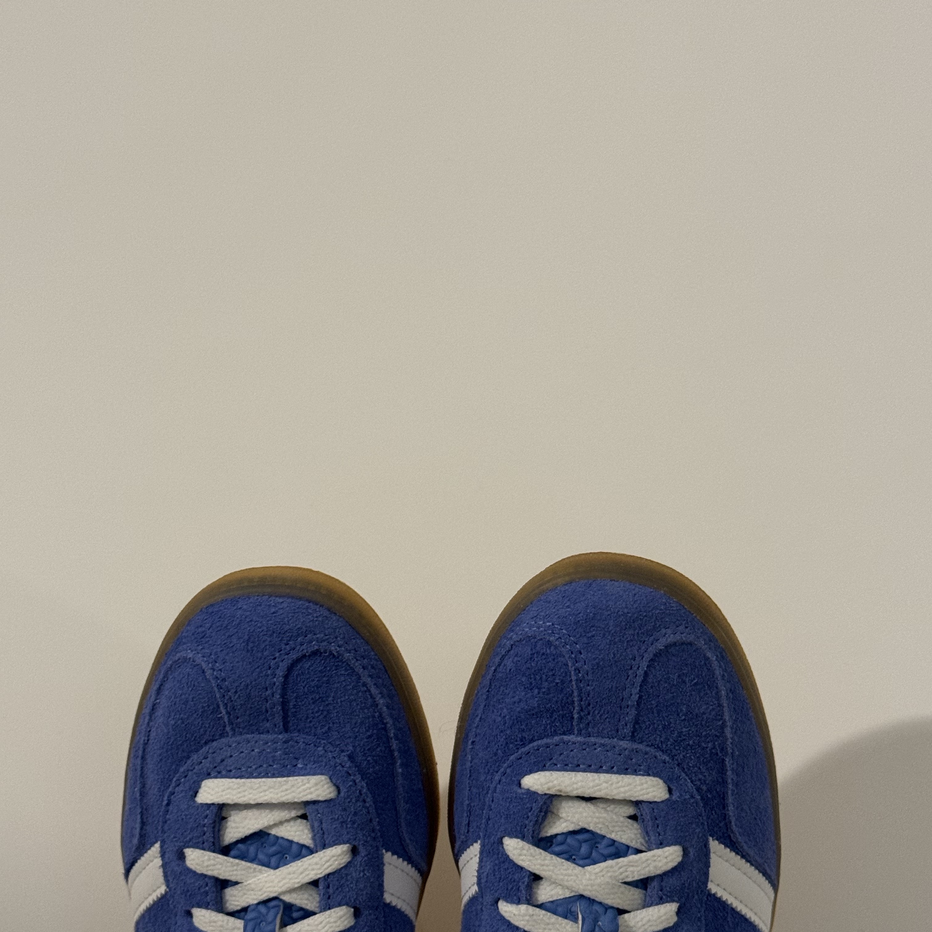 (W) Adidas Gazelle Indoor Blue Fusion Cloud White 착용 스타일 - 2