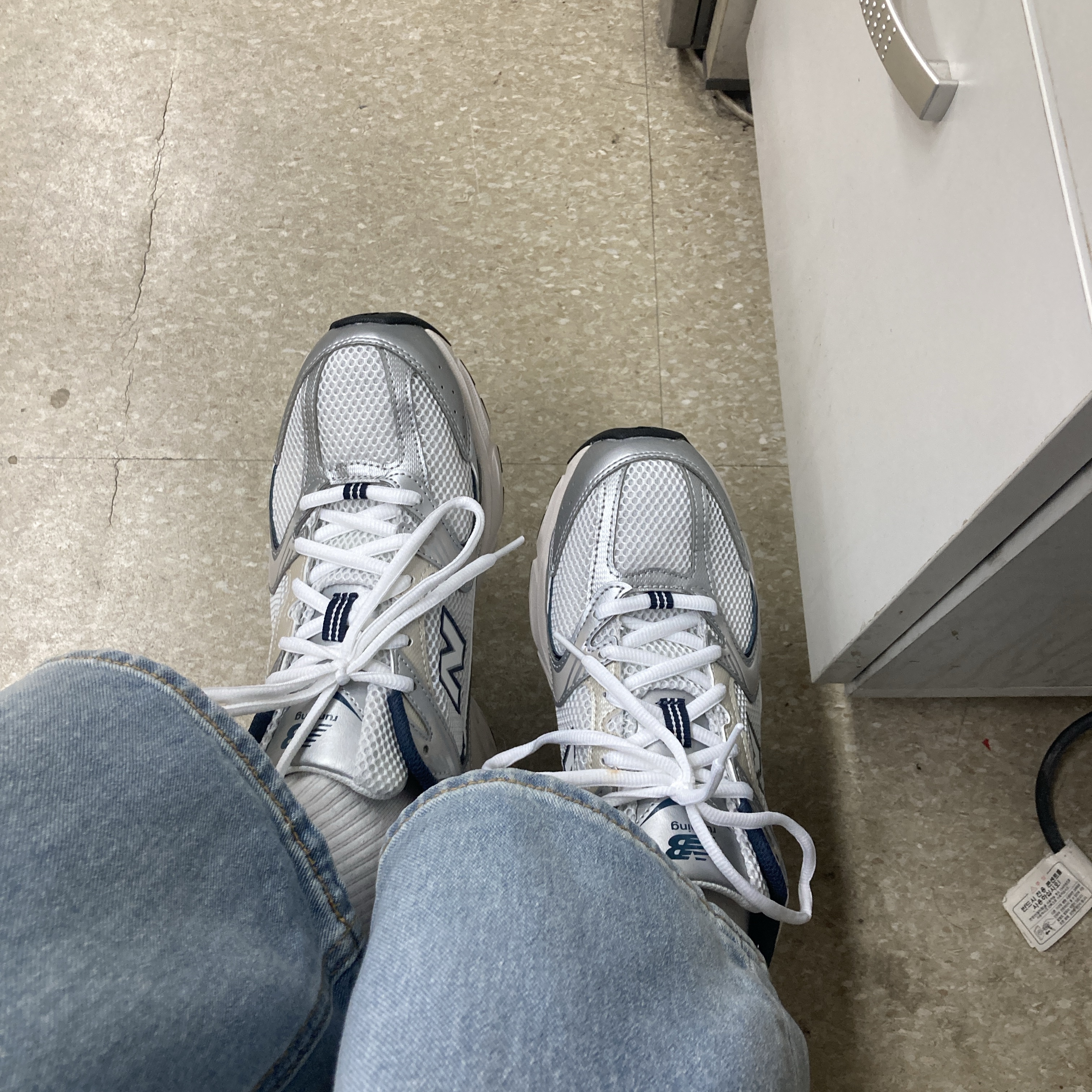 New Balance 530 Steel Grey 착용 스타일