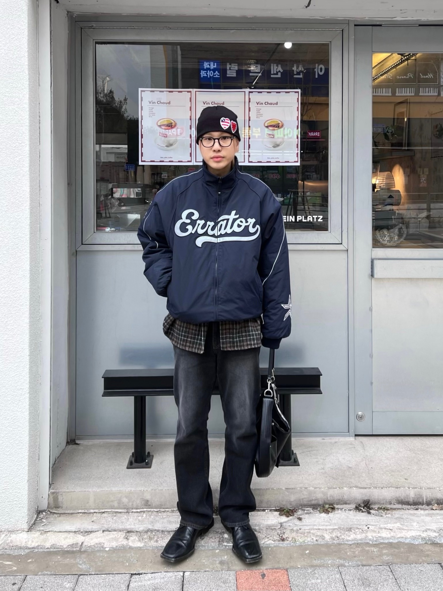The Museum Visitor Two Heart Patch Stitched Beanie Black 착용 스타일 - 1
