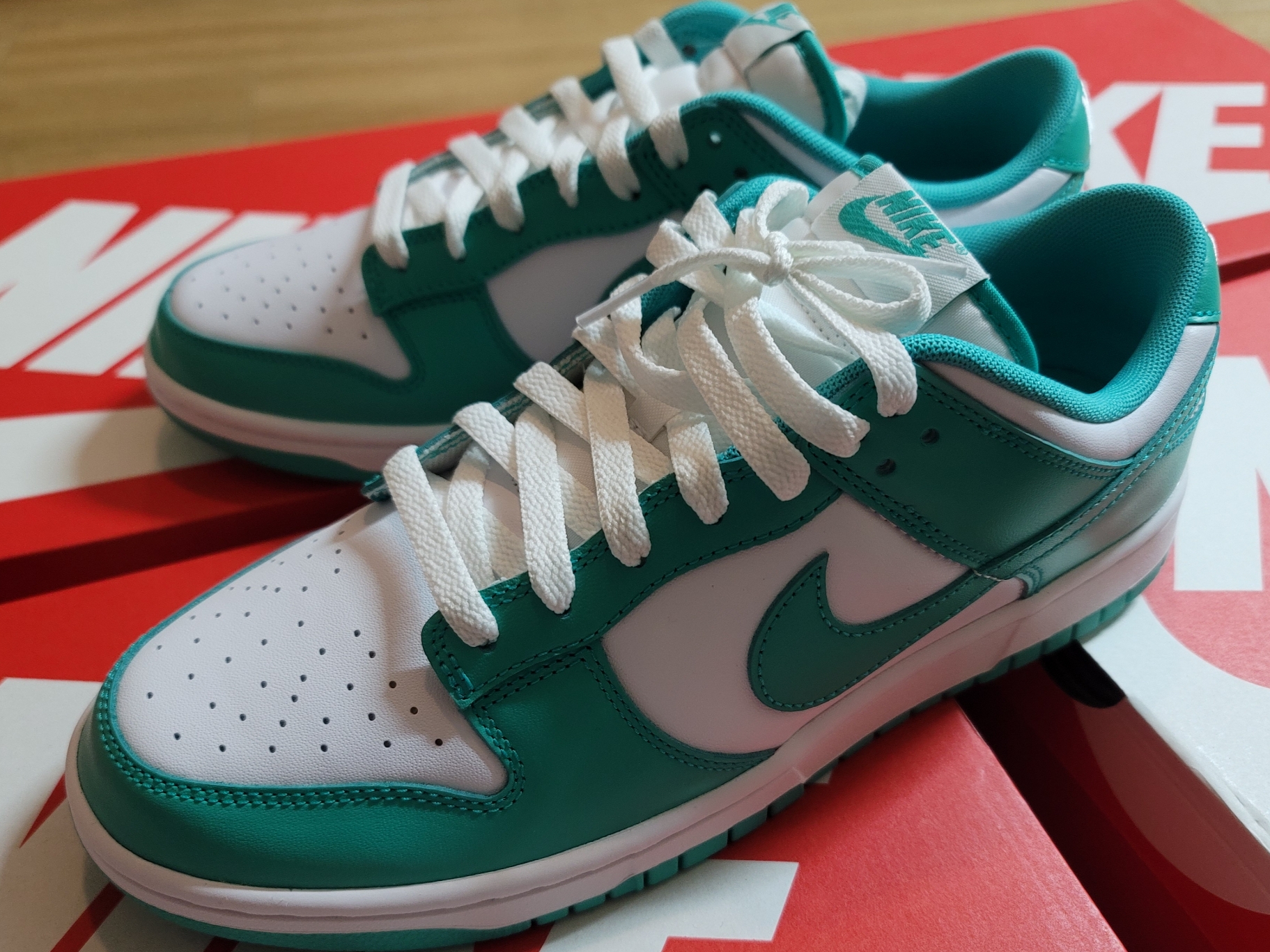 Nike Dunk Low White Clear Jade 착용 스타일