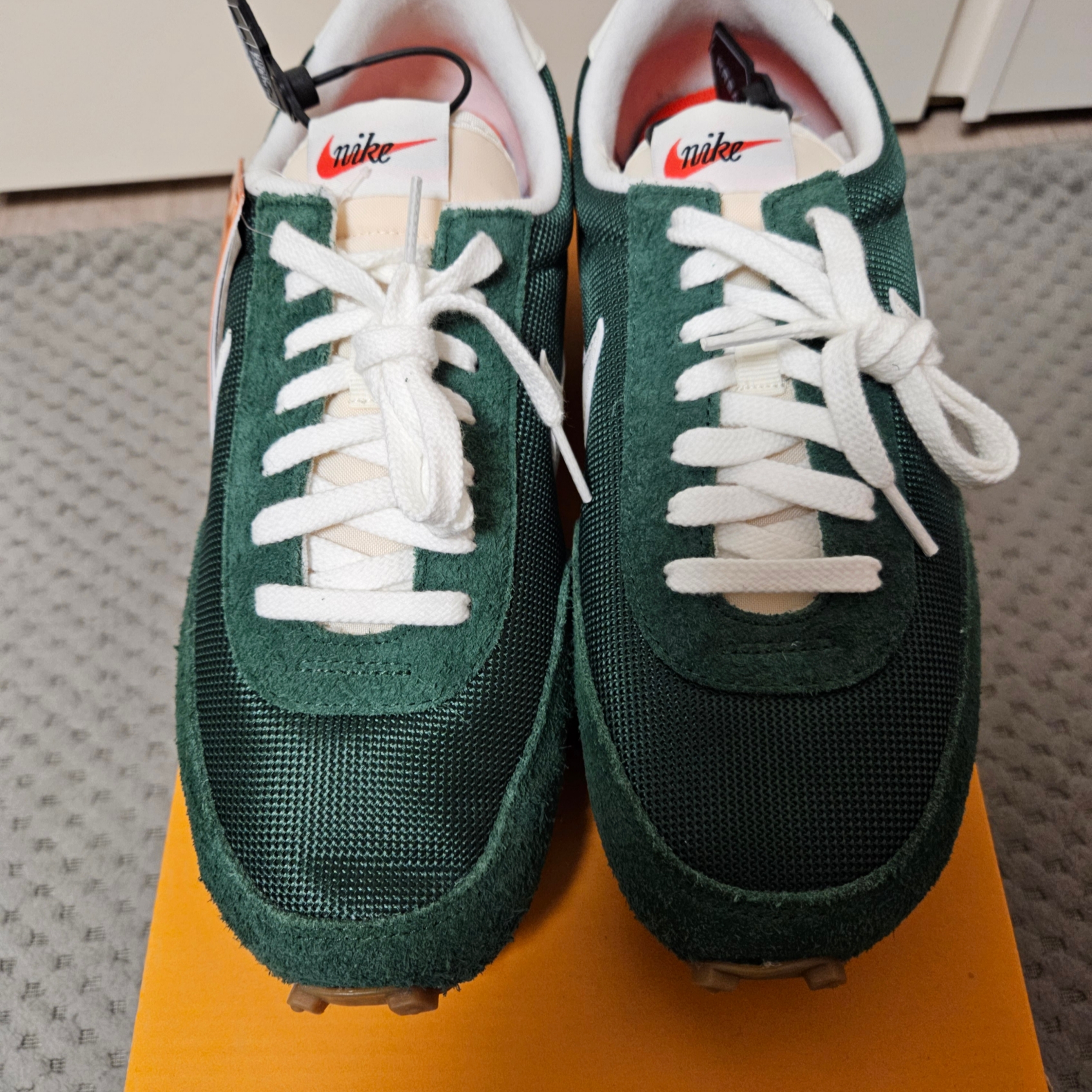 (W) Nike Daybreak Vintage Fir Coconut Milk 착용 스타일 - 1