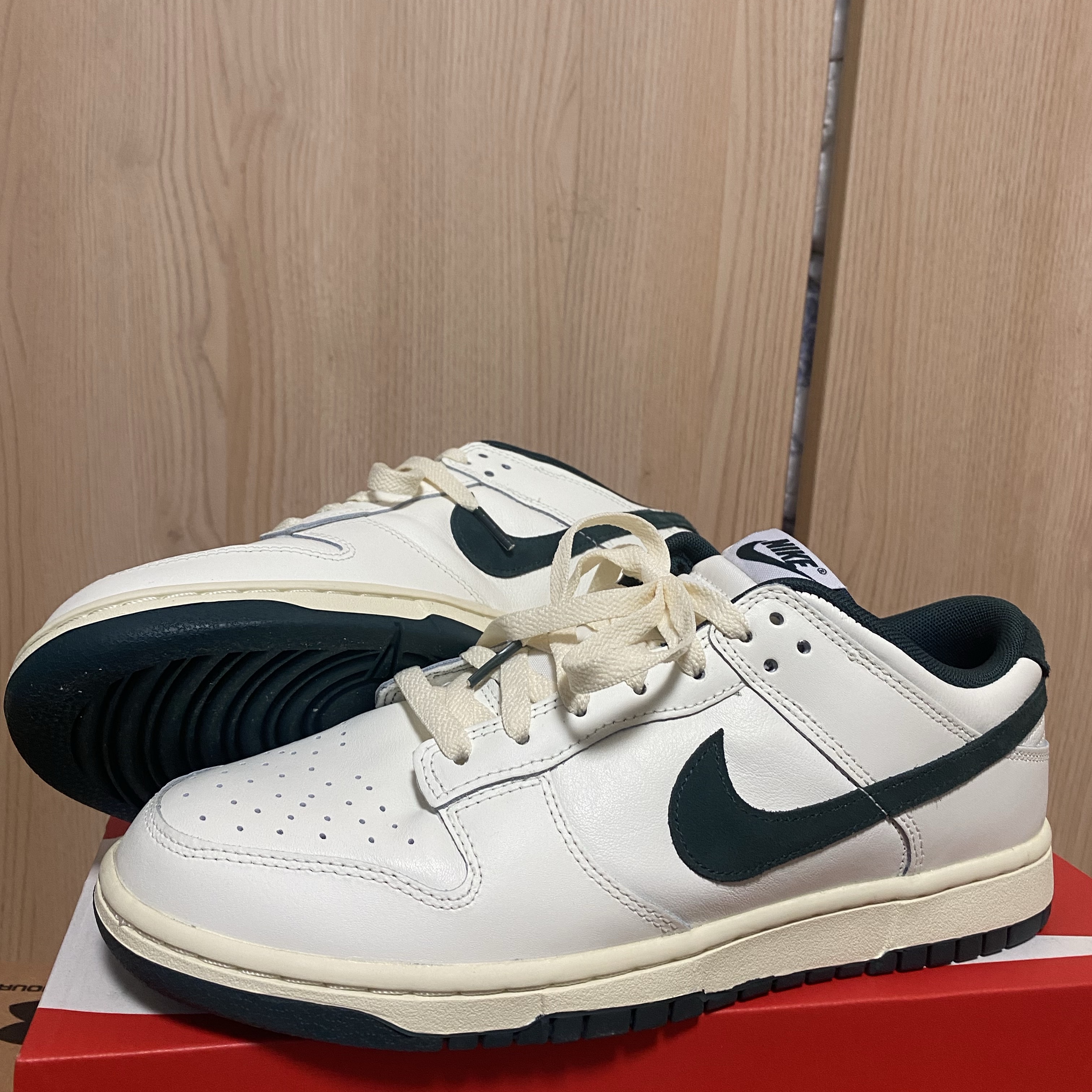 Nike Dunk Low Sail Deep Jungle 착용 스타일