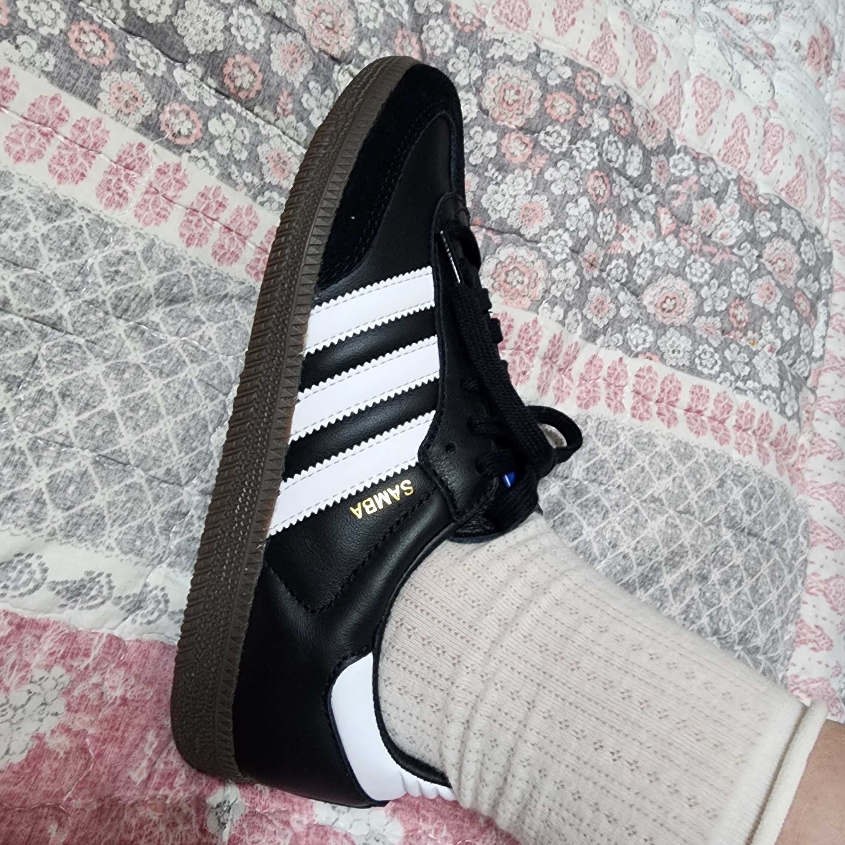 Adidas Samba OG Black White Gum 착용 스타일 - 2