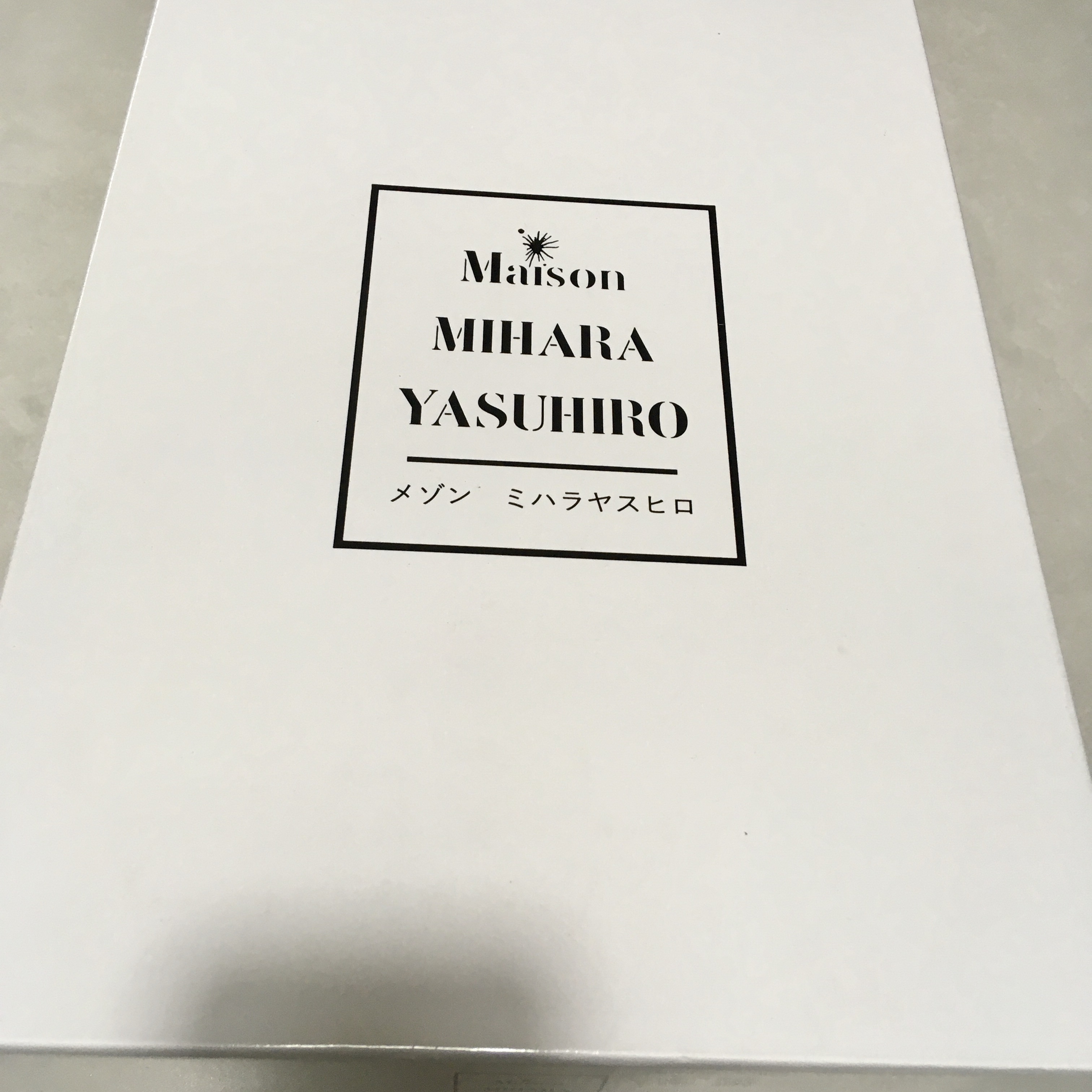 Maison Mihara Yasuhiro Blakey OG Sole Embossed Leather Low-top Sneakers Black 착용 스타일 - 1