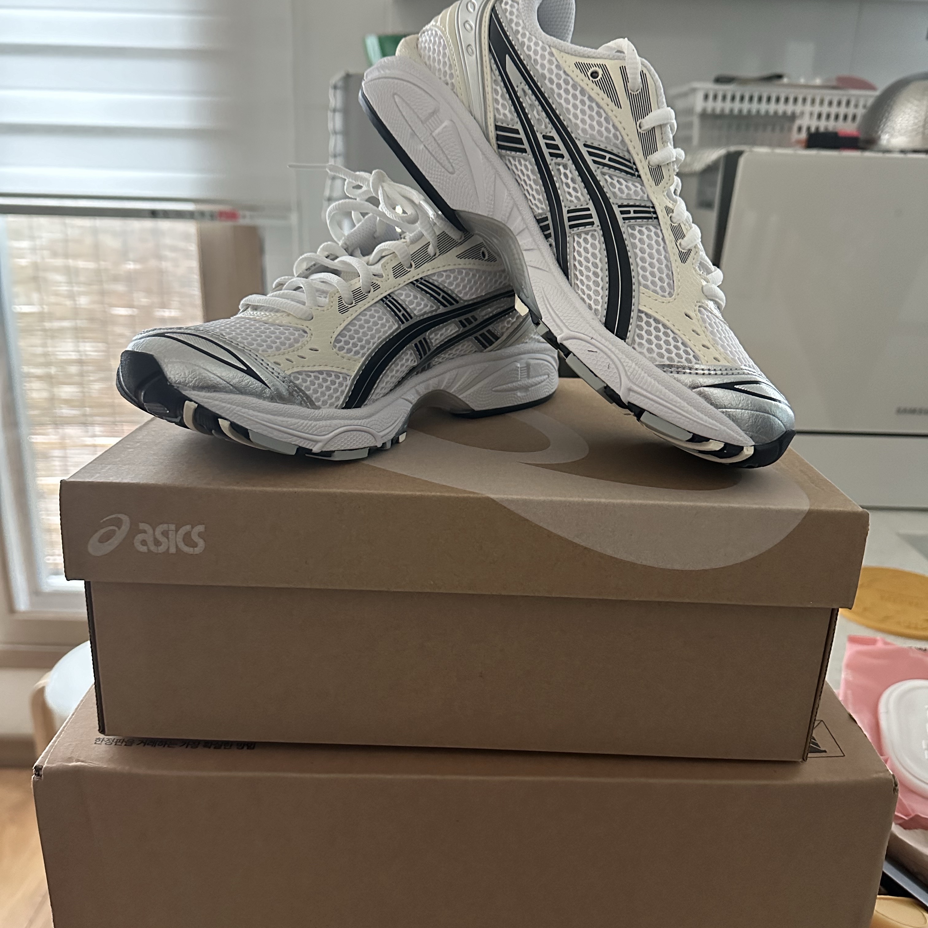(W) Asics Gel-Kayano 14 White Midnight 착용 스타일