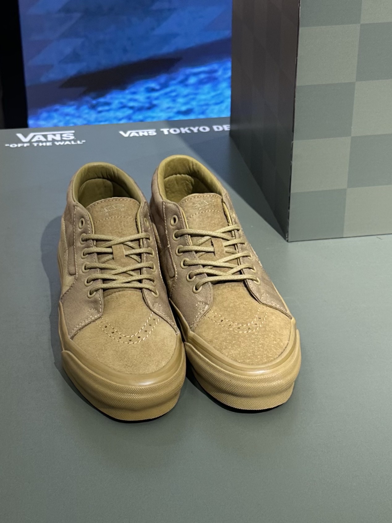 Vans TDC Sk8-Mid Reissue 83 MG LX TDC Antelope 착용 스타일 - 3