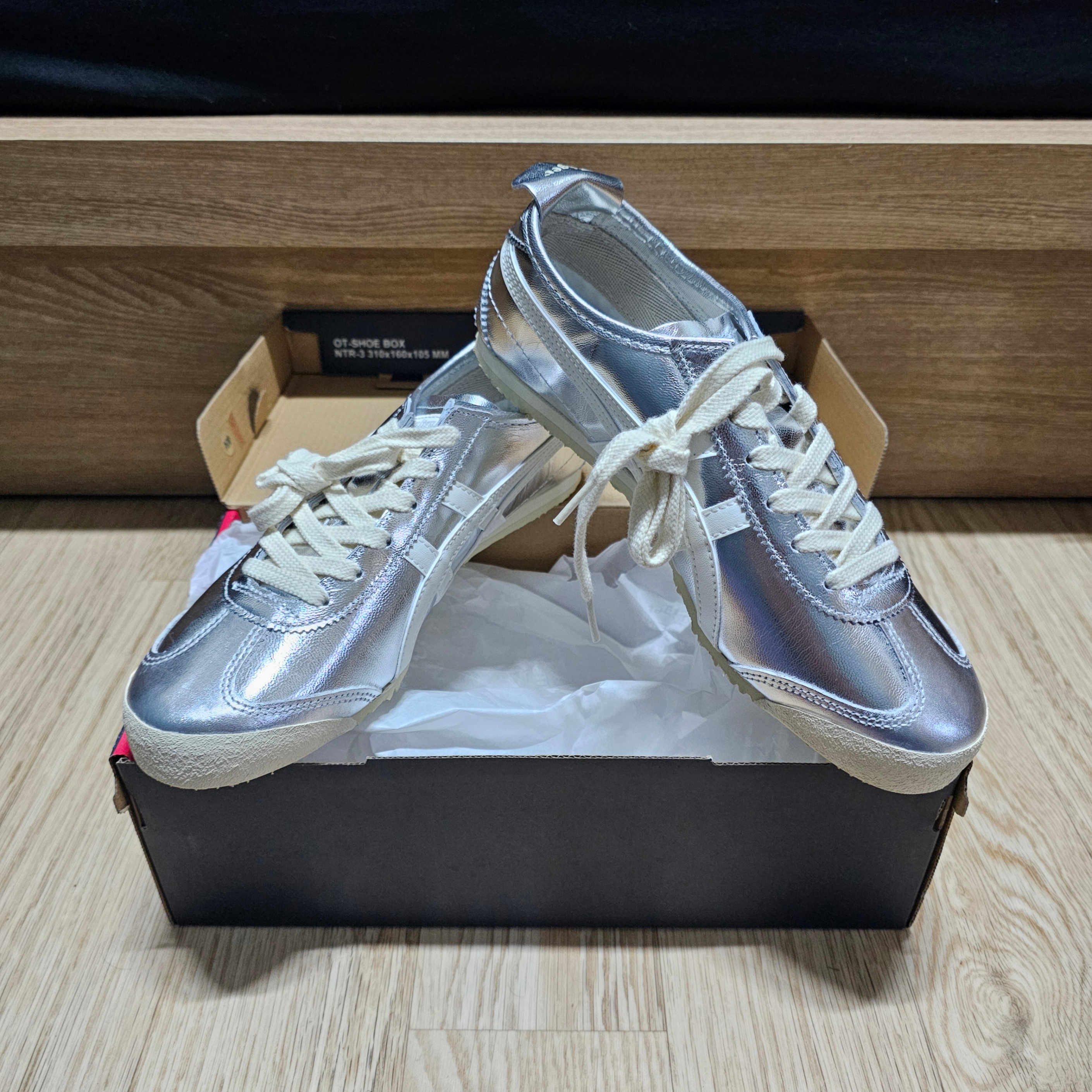 Onitsuka Tiger Mexico 66 Silver Off White 착용 스타일 - 3