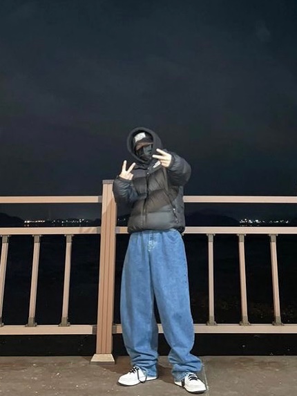 The North Face 1996 Eco Nuptse Jacket Black, Jordan 1 Retro High OG Light Smoke Grey 착용 스타일