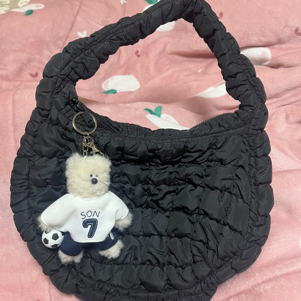 COS Quilted Mini Bag Black, [예약 배송] NOS7 x Monamhee SON.hee Cream 착용 스타일