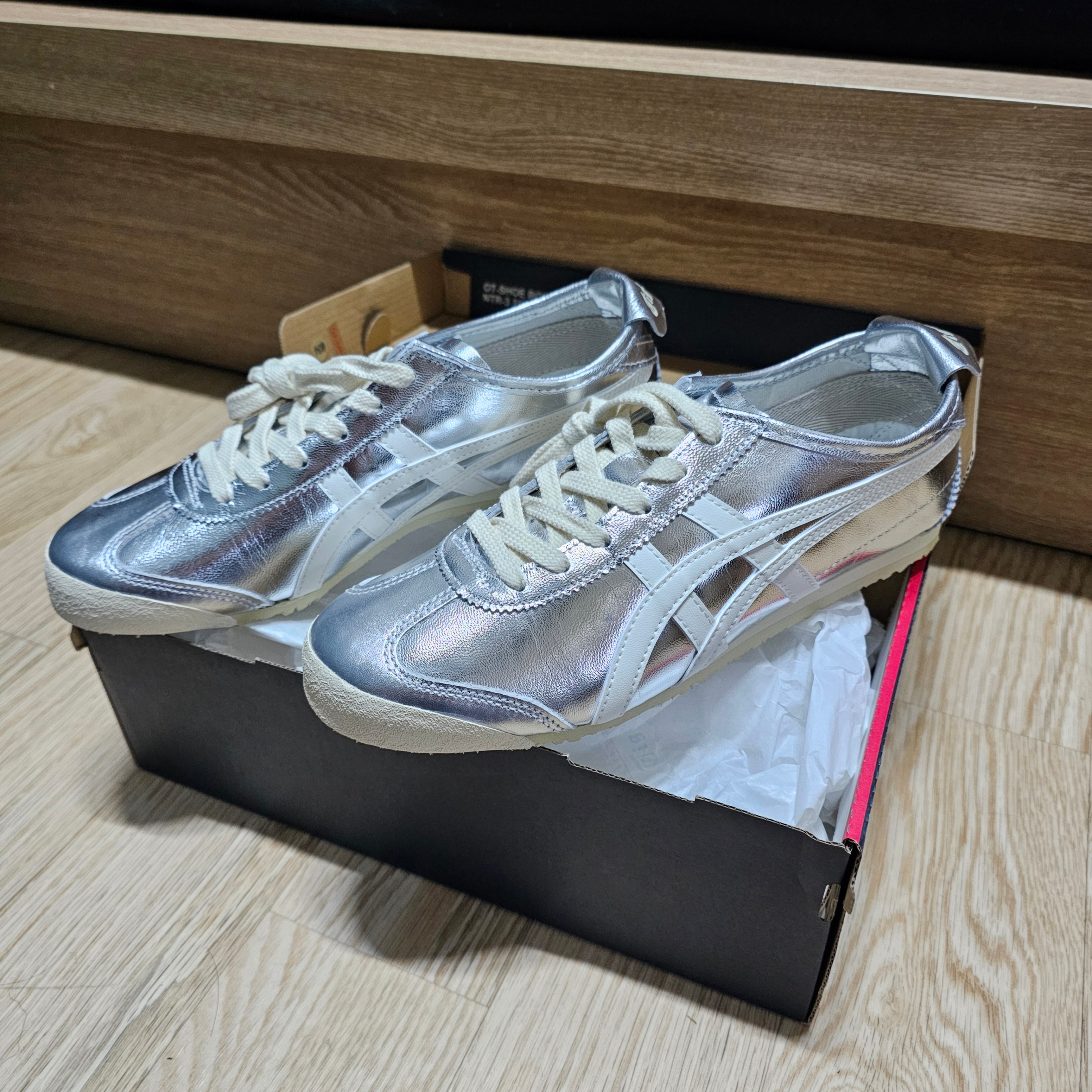 Onitsuka Tiger Mexico 66 Silver Off White 착용 스타일 - 2