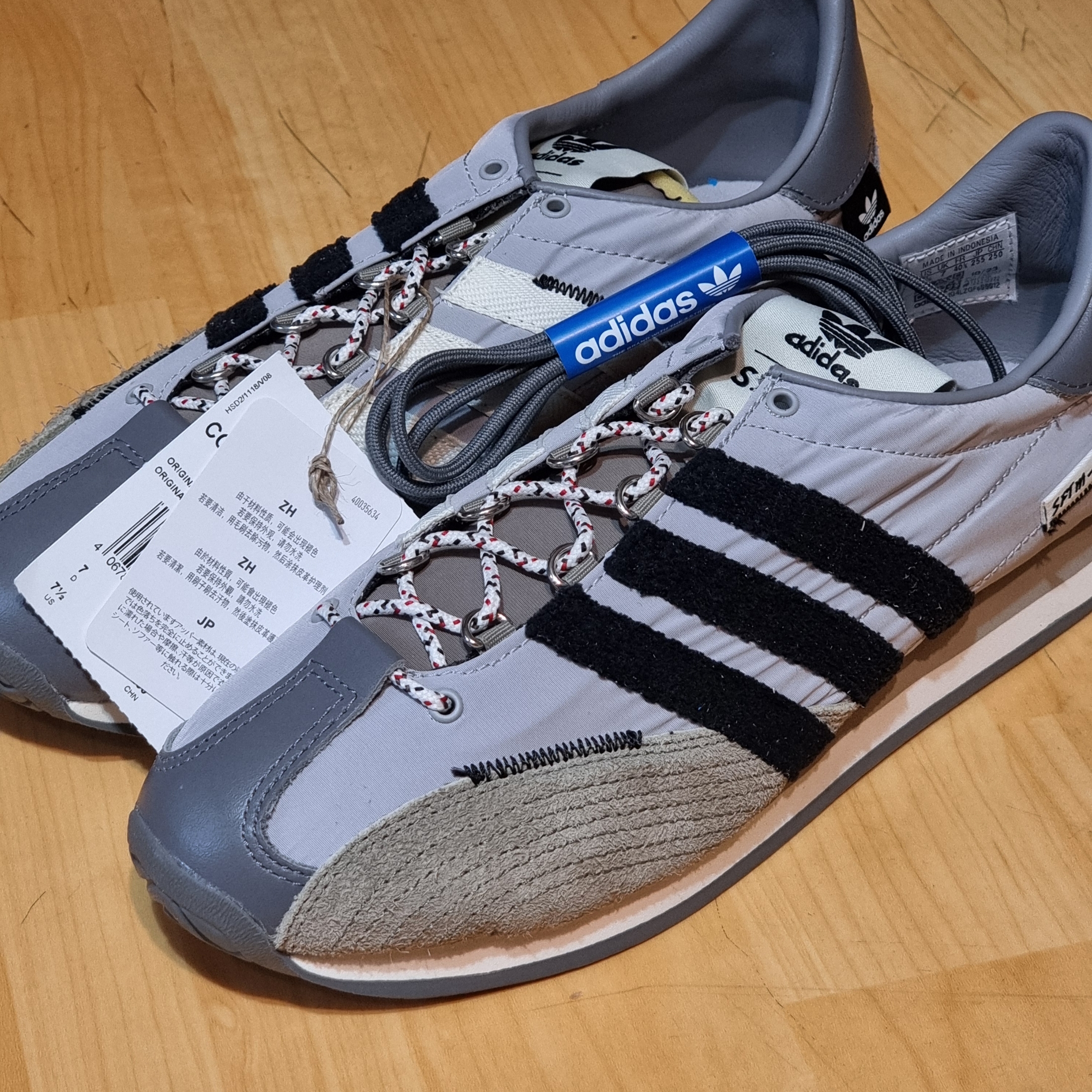 Adidas x Song for the Mute Country OG Grey Two Core Black 착용 스타일