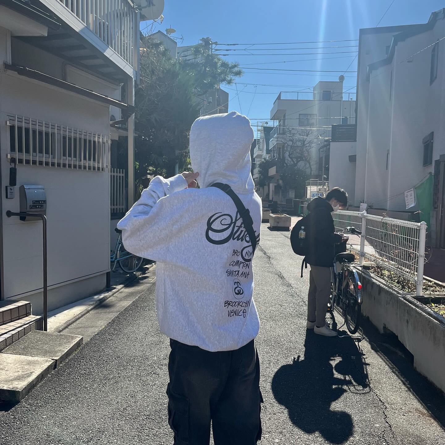 Stussy World Tour Zip Hoodie Ash Heather 2023, Adidas Gazelle Collegiate Navy 착용 스타일