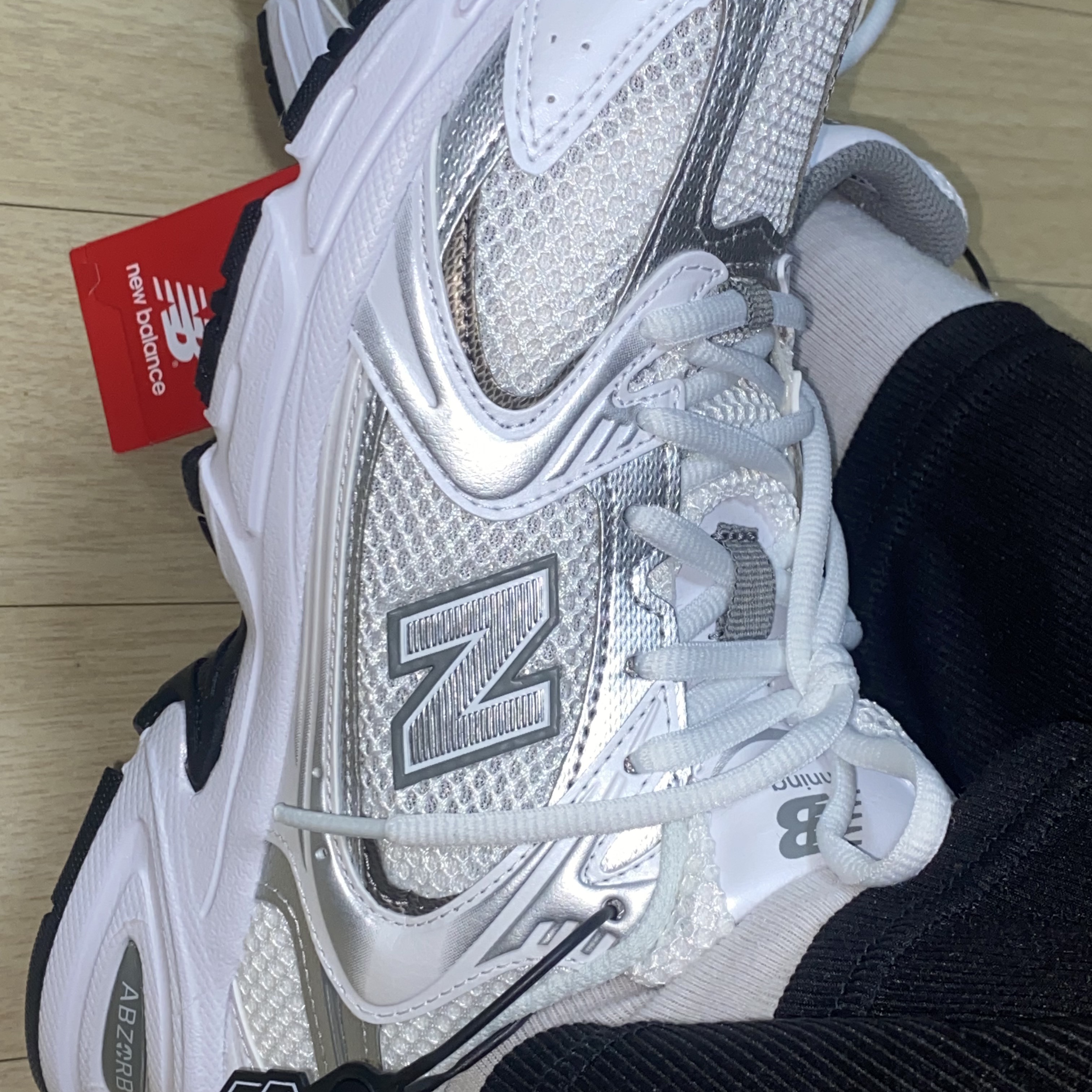 New Balance 530 White Silver 착용 스타일