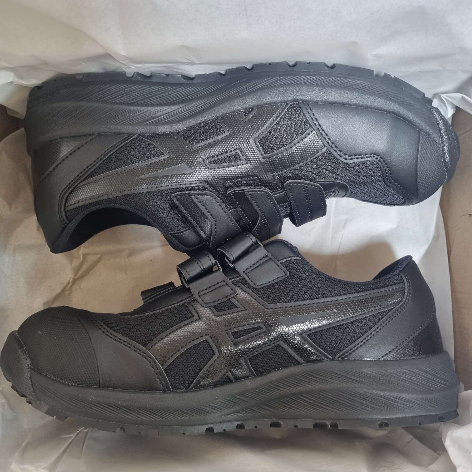 Asics Winjob CP215 Black 착용 스타일