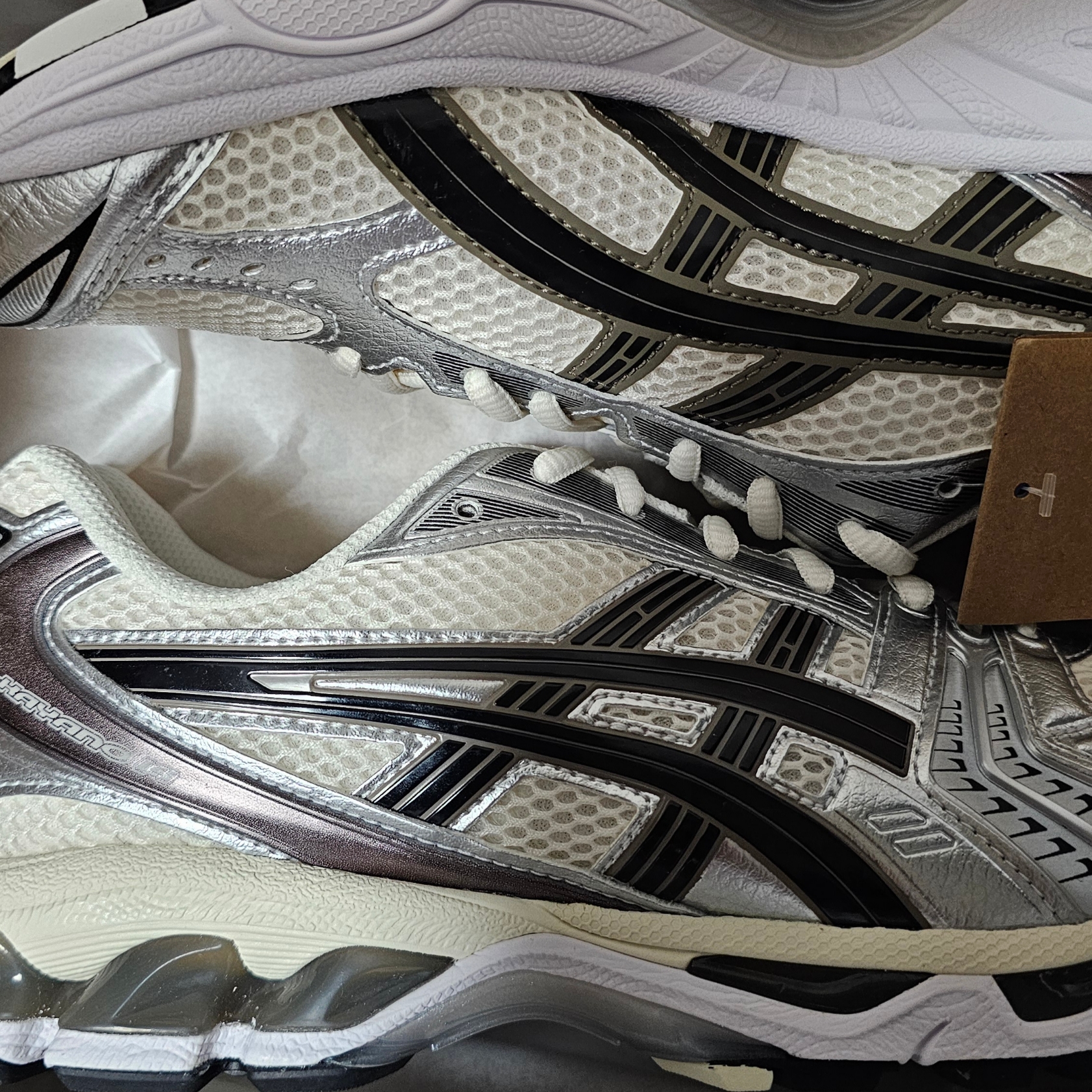 Asics Gel-Kayano 14 Cream Black 착용 스타일
