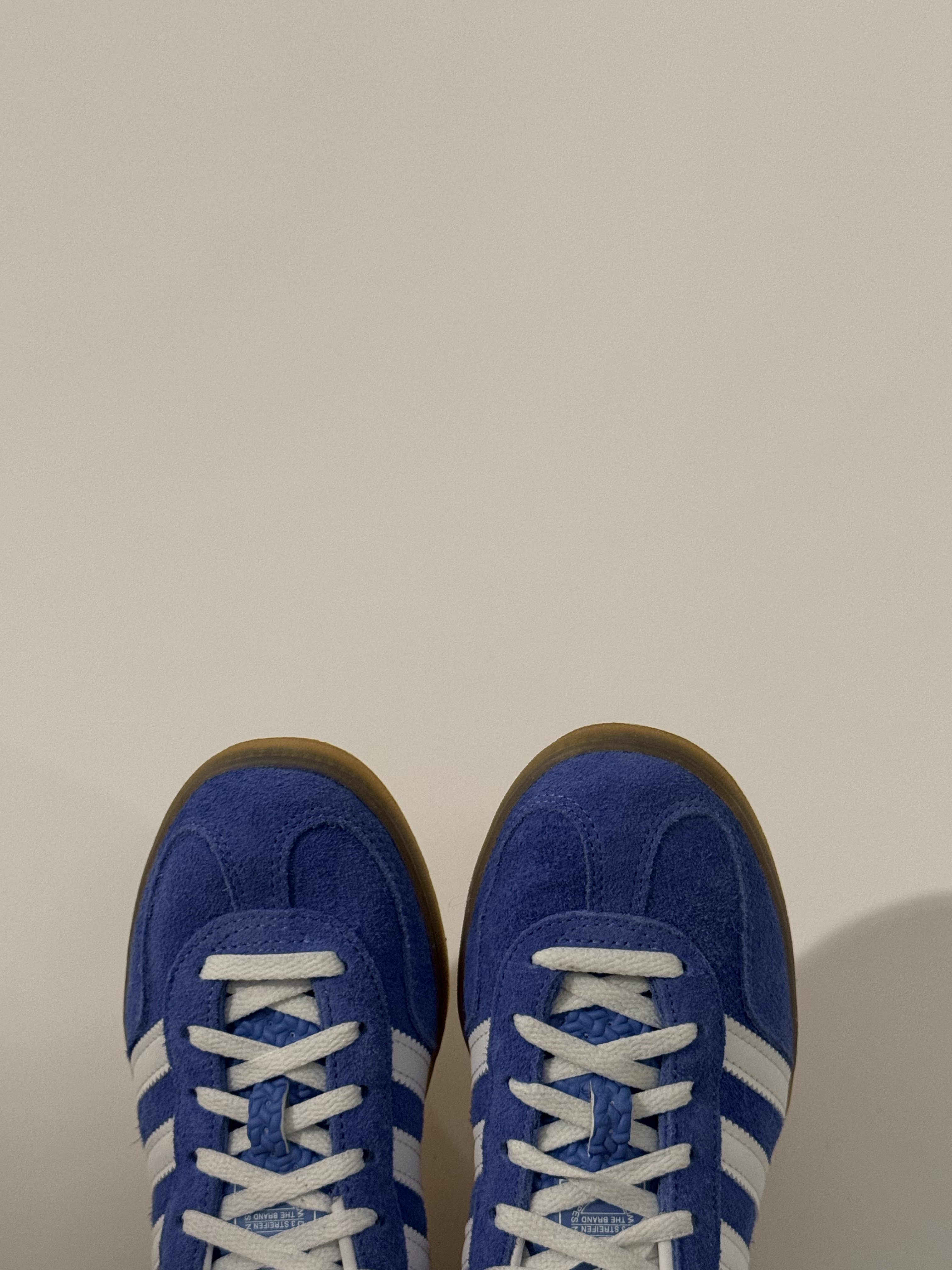 (W) Adidas Gazelle Indoor Blue Fusion Cloud White 착용 스타일