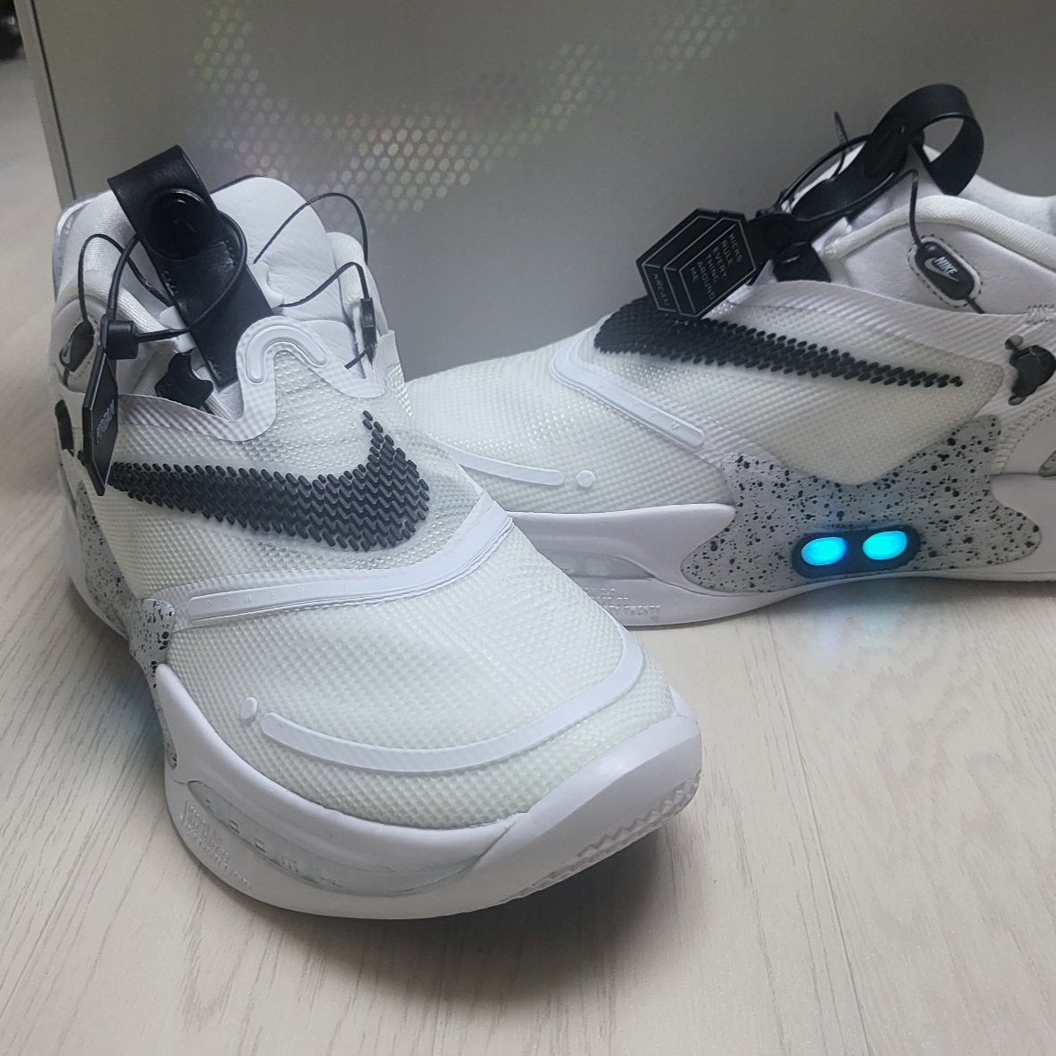 Nike Adapt BB 2.0 Cookies & Cream (KR Charger) 착용 스타일 - 2