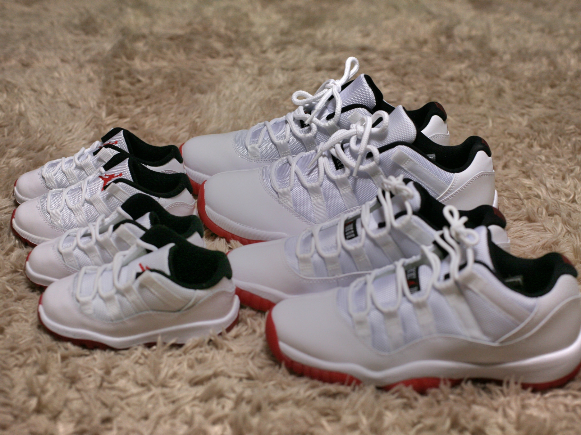 Jordan 11 Retro Low White Red 2012 착용 스타일 - 3