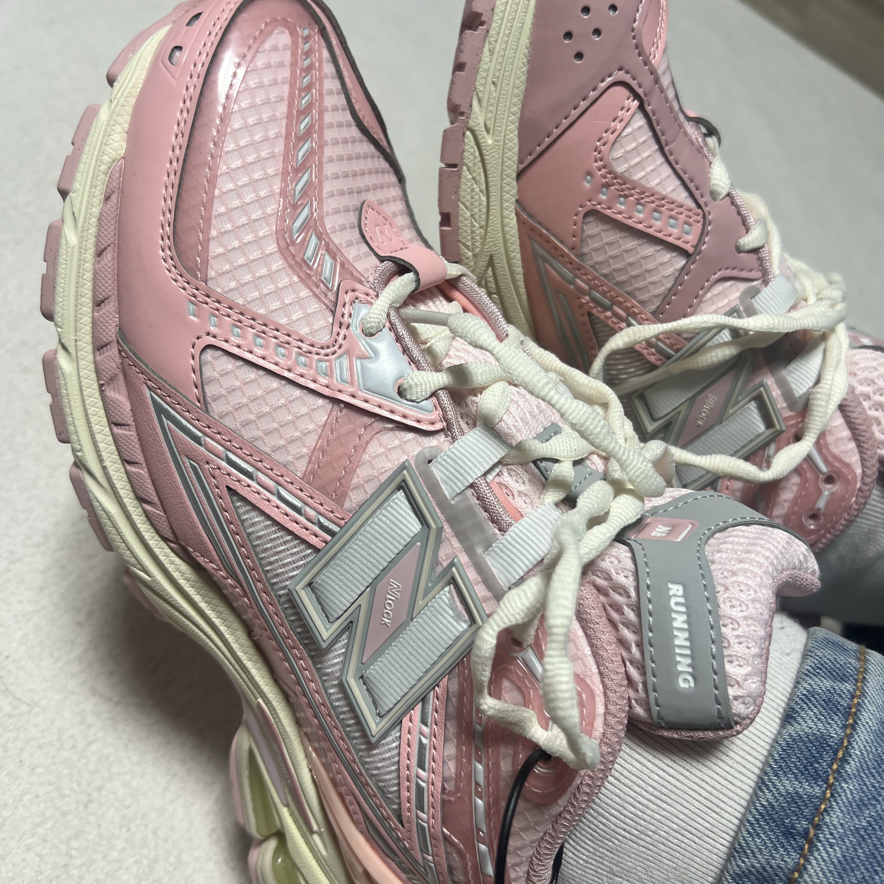 New Balance 1906R Lunar New Year Pink 착용 스타일