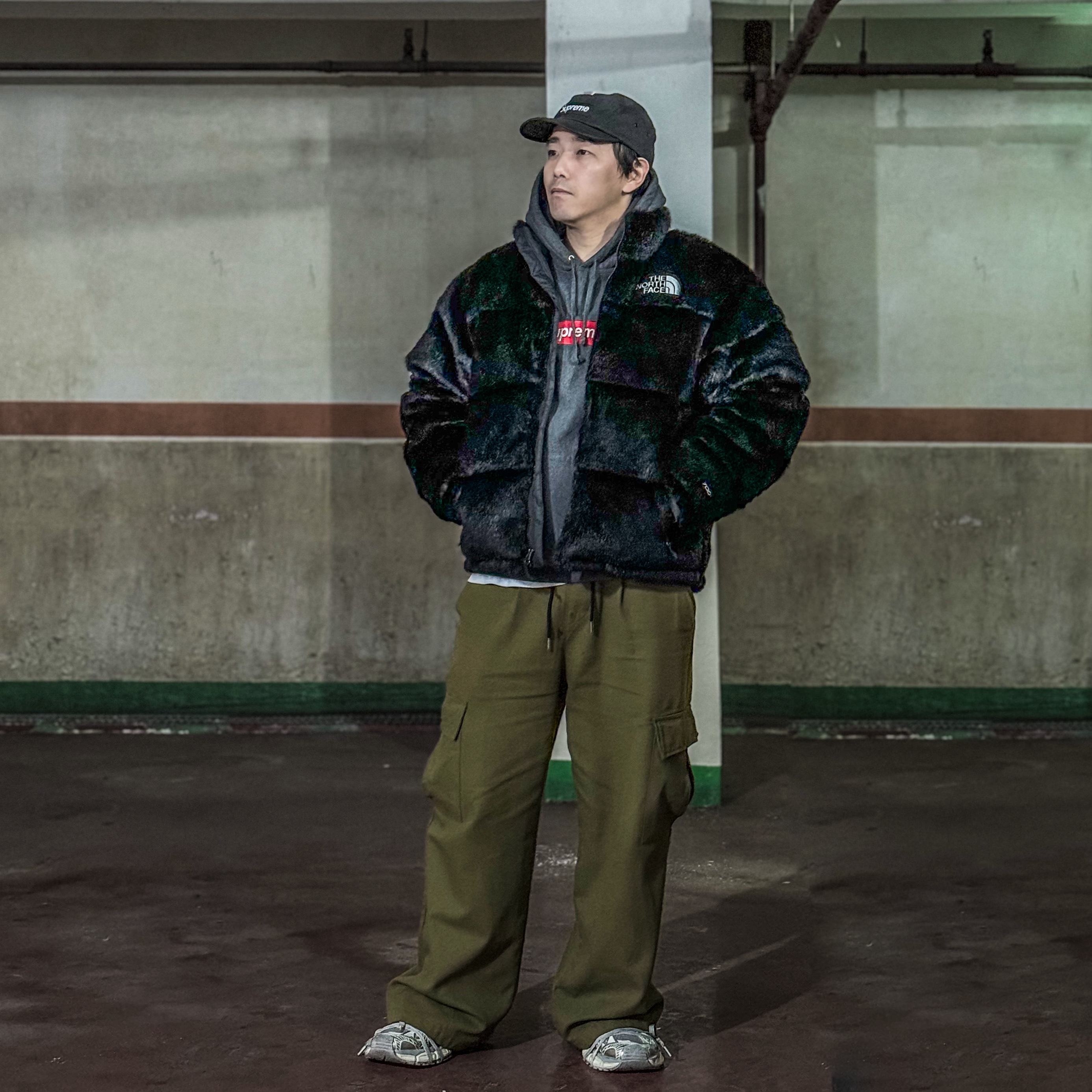 Supreme Box Logo Hooded Sweatshirt Charcoal - 21FW, Supreme x The North Face Faux Fur Nuptse Jacket Black - 20FW 착용 스타일