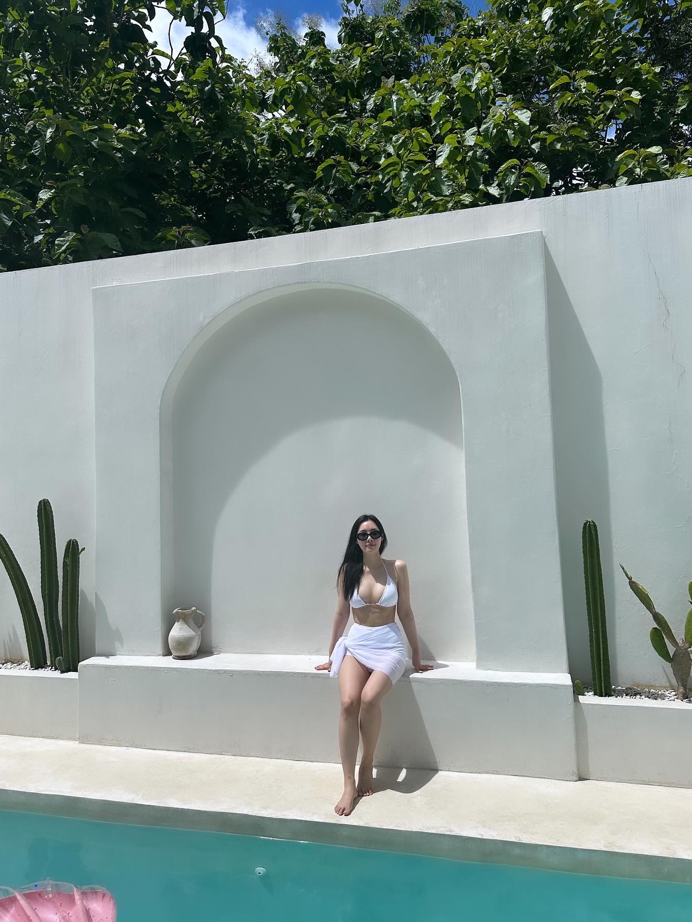 (W) Celine Triomphe 01 Sunglasses in Acetate Black 착용 스타일 - 5