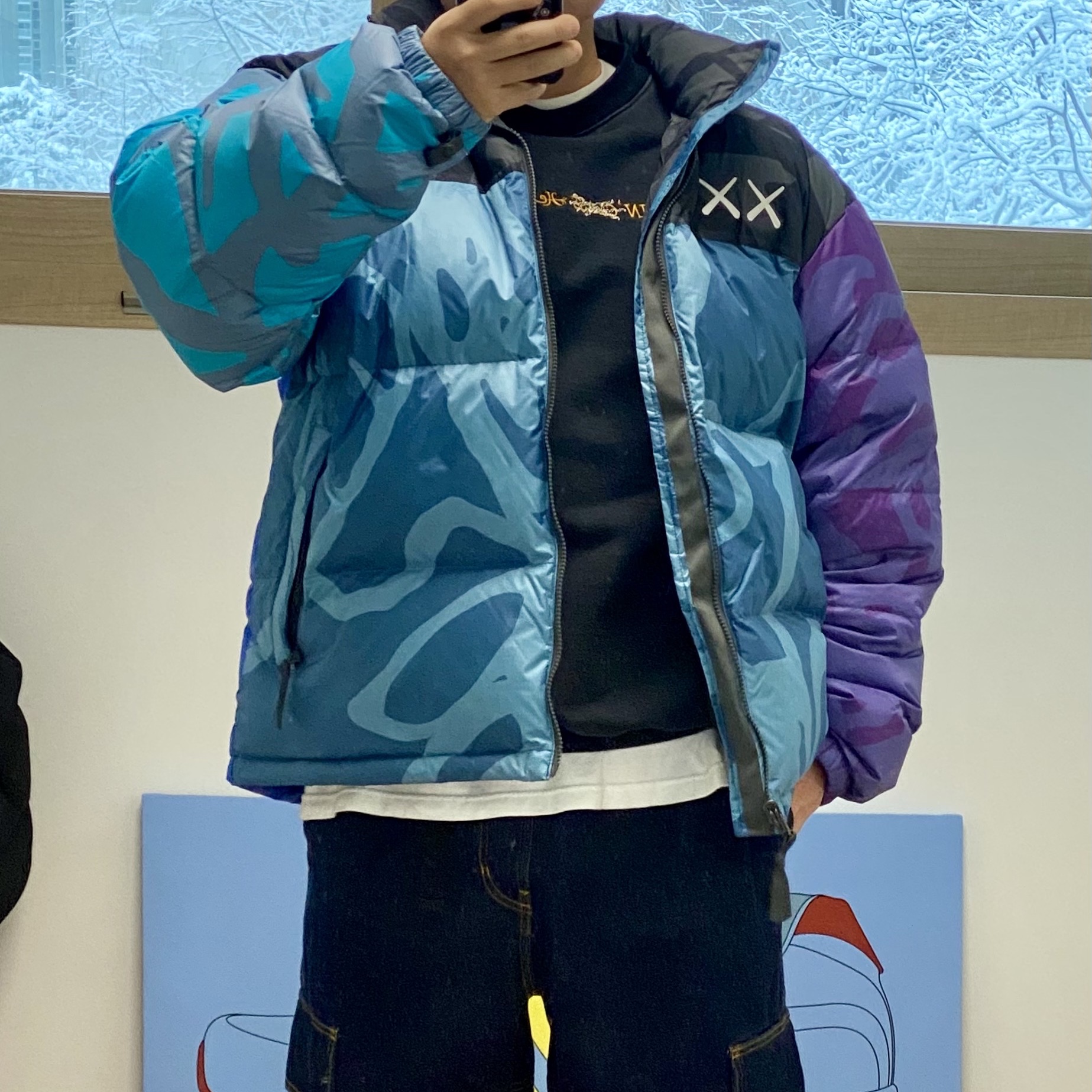 The North Face x Kaws 1996 Retro Nuptse Jacket Monterey Blue 착용 스타일