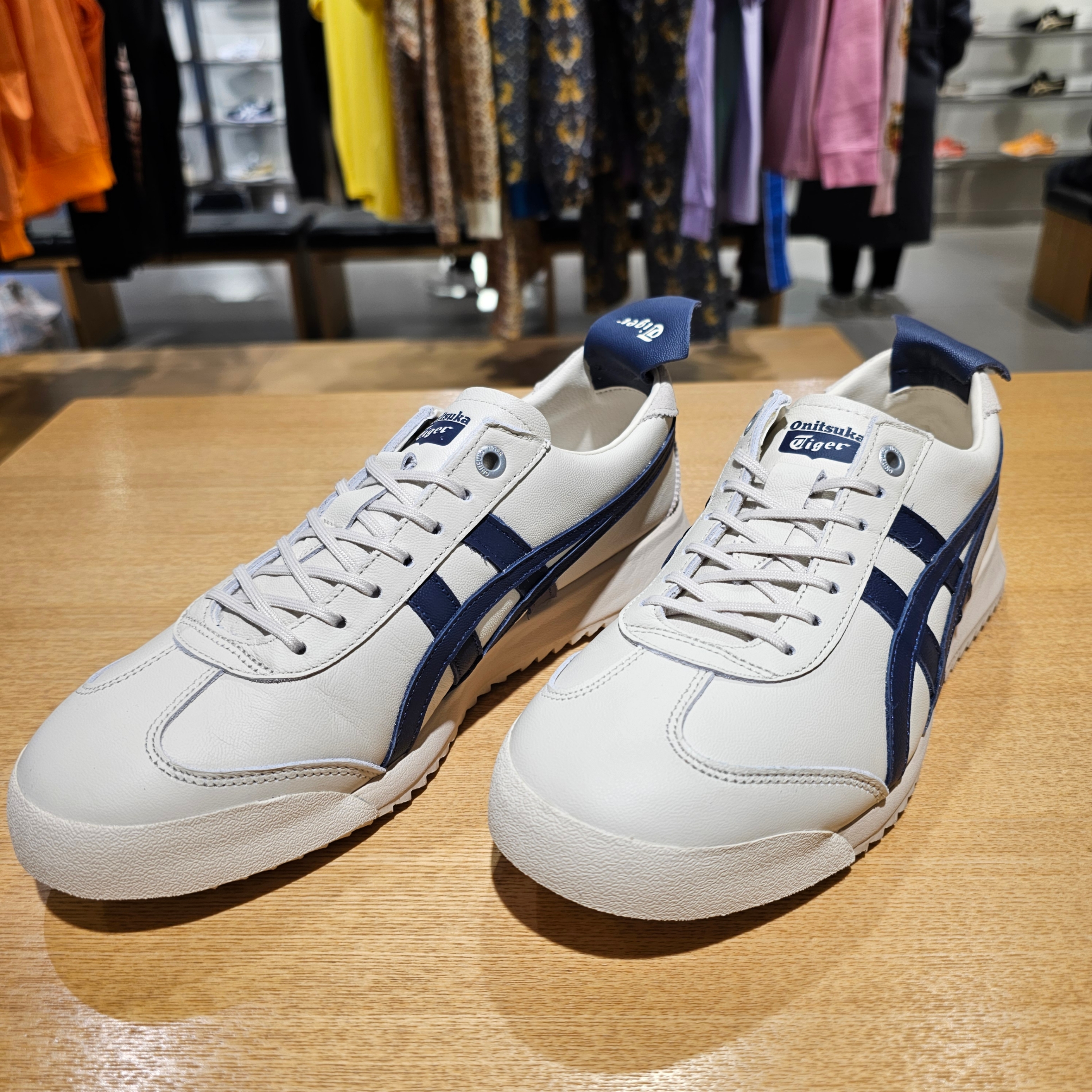 Onitsuka Tiger Mexico 66 EX Oatmeal Peacoat 착용 스타일 - 2