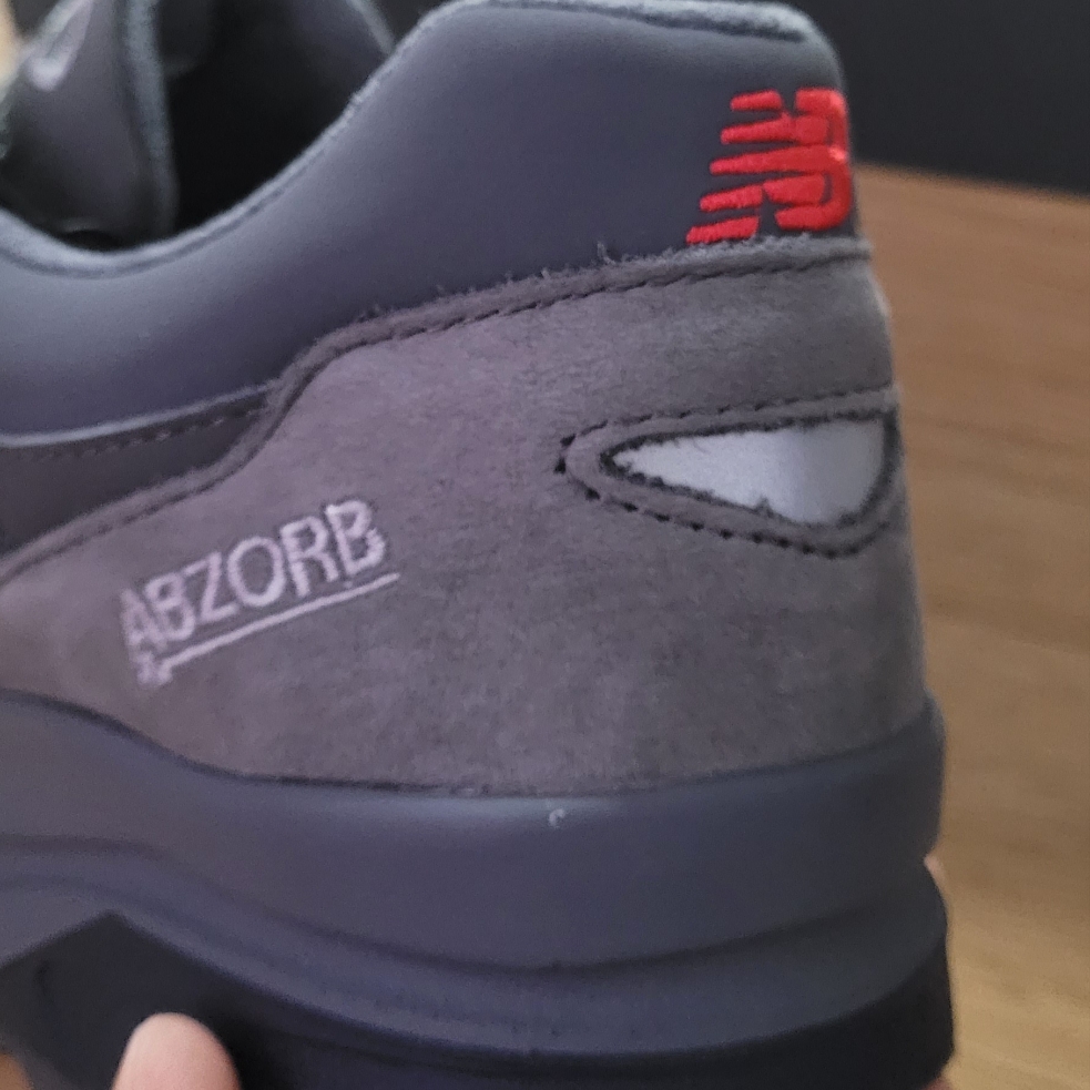 New Balance 1600 Dark Grey 착용 스타일 - 2