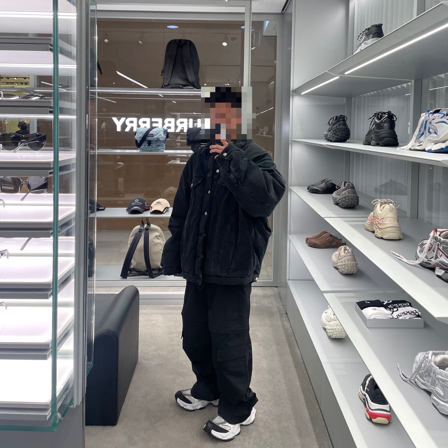 (W) Balenciaga Cargo Sneakers White Grey, Balenciaga Cargo Sneakers White Grey 착용 스타일