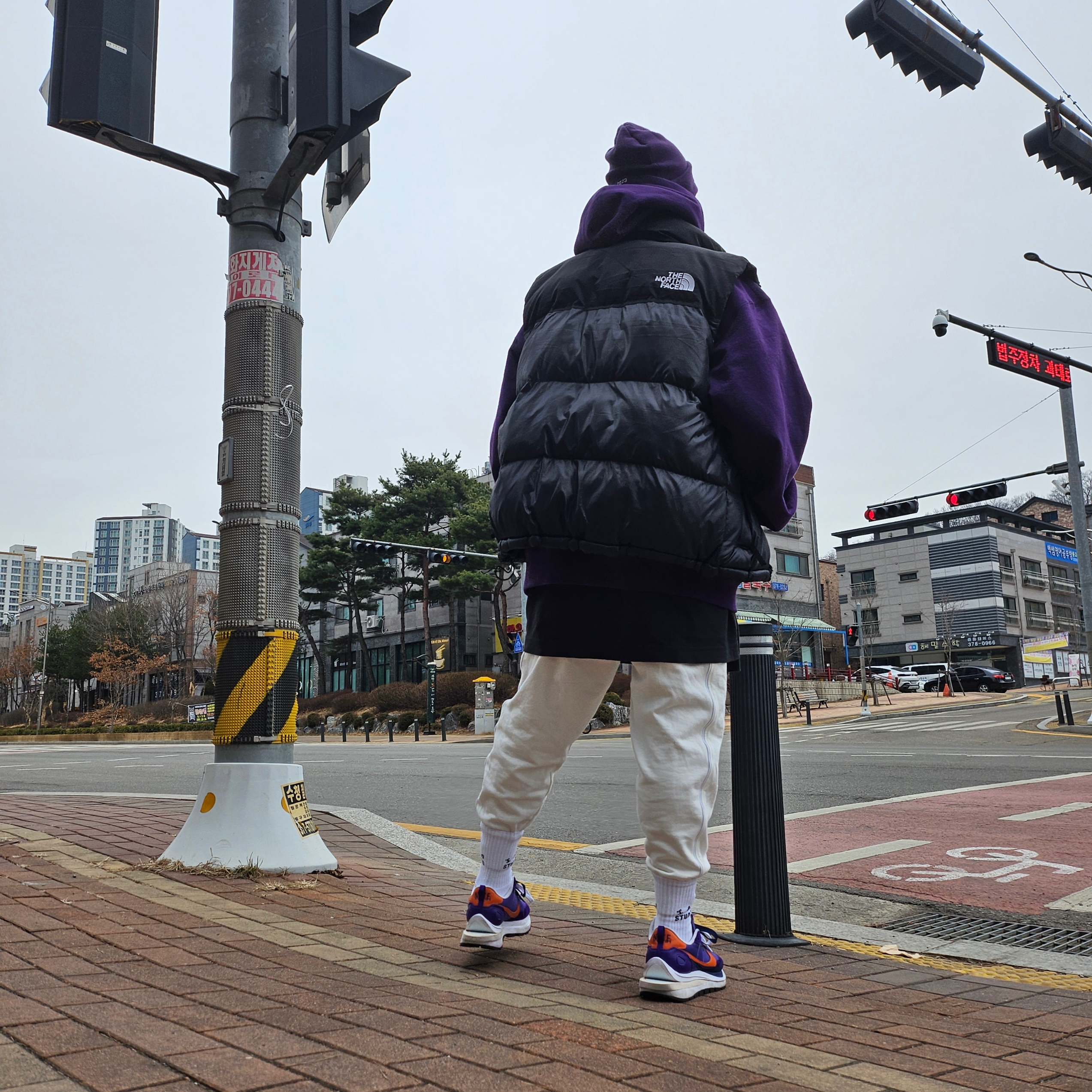 Supreme New Era Box Logo Beanie Dark Purple - 23FW, Supreme Box Logo Hooded Sweatshirt Dark Purple - 23FW 착용 스타일 - 3