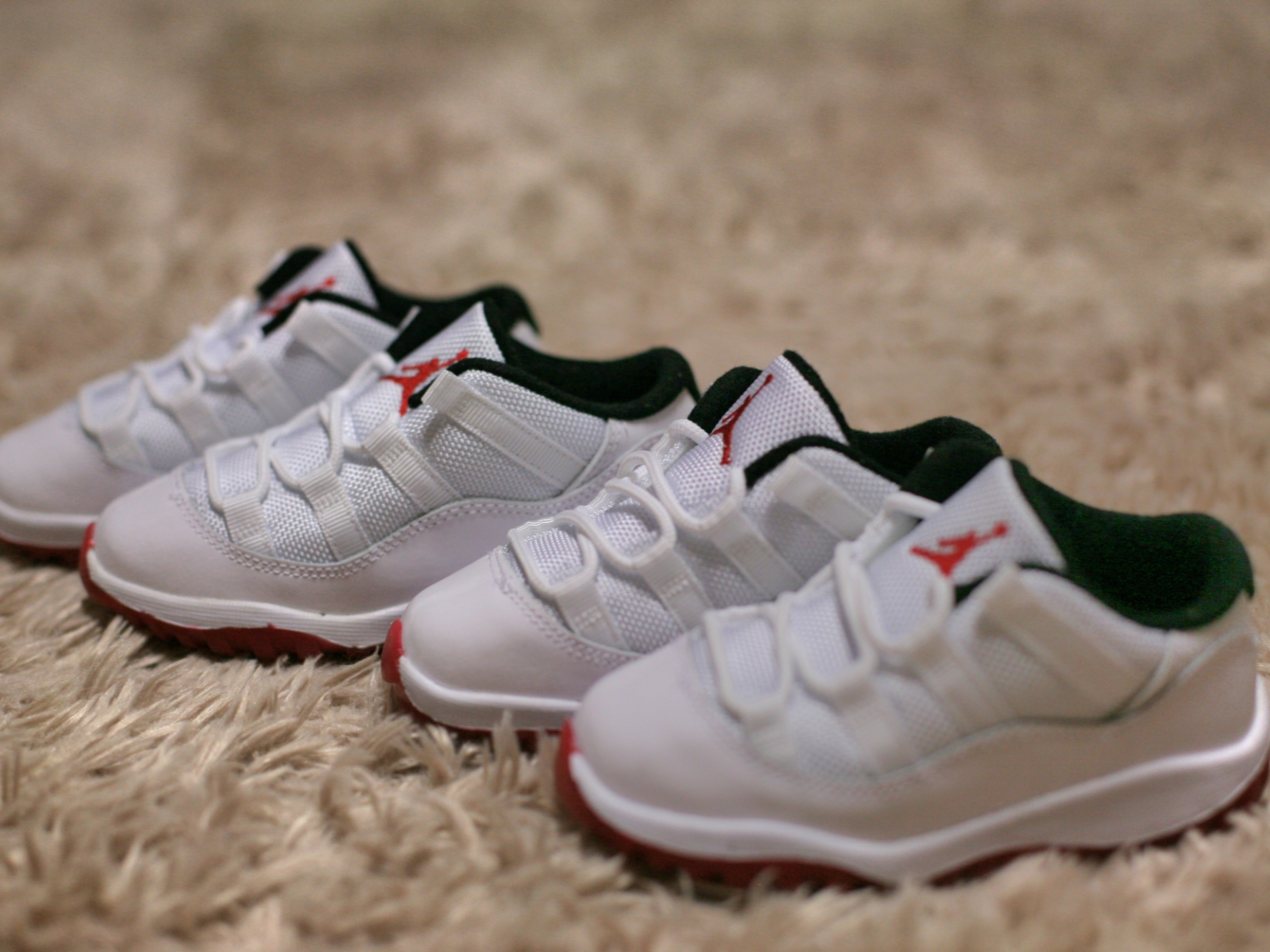Jordan 11 Retro Low White Red 2012 착용 스타일 - 2