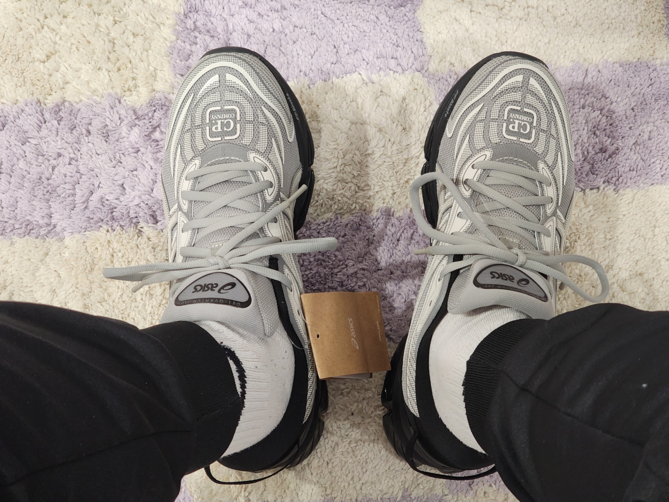 Asics x C.P. Company Gel-Quantum 360 VIII Cement Grey 착용 스타일 - 2